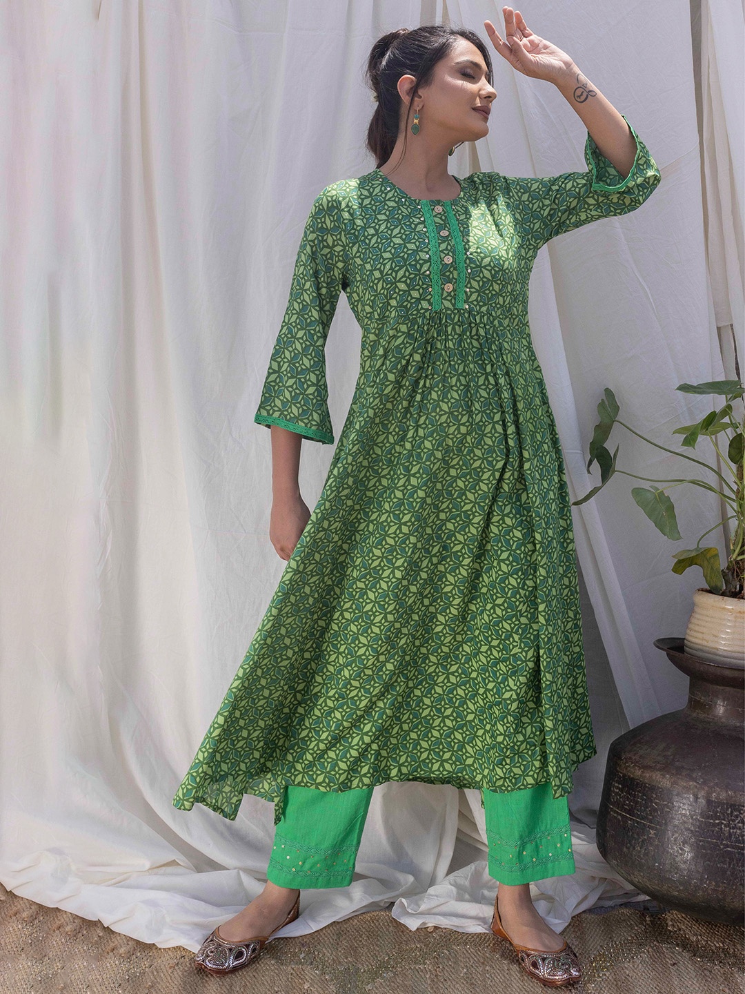 

Sakhi Jaipur Geometric Printed Stone Work Pure Cotton Kurta with Trousers, Green