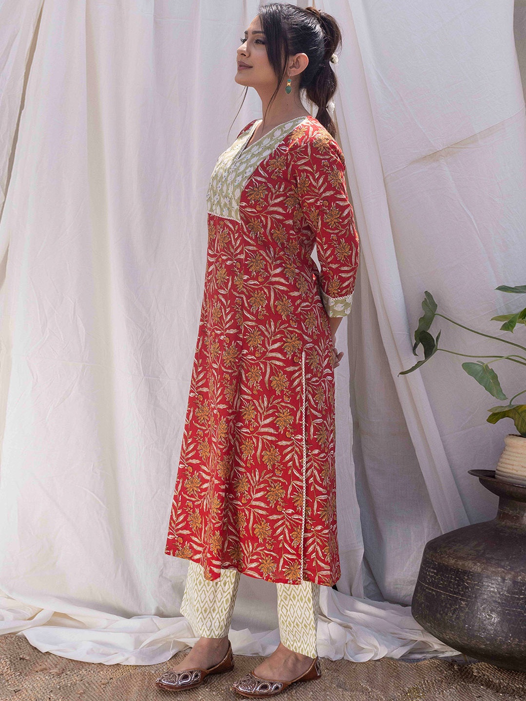 

Sakhi Jaipur Floral Printed Sequined Pure Cotton Kurta with Trousers, Red