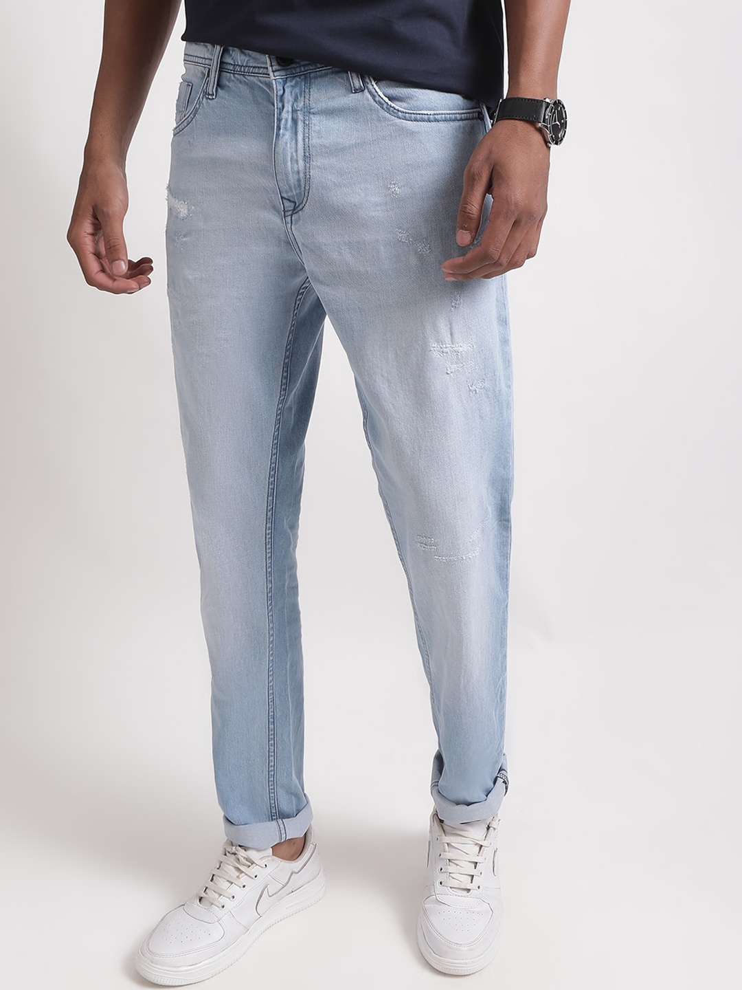 

LINDBERGH Men Tapered Fit Mildly Distressed Light Fade Cotton Jeans, Blue