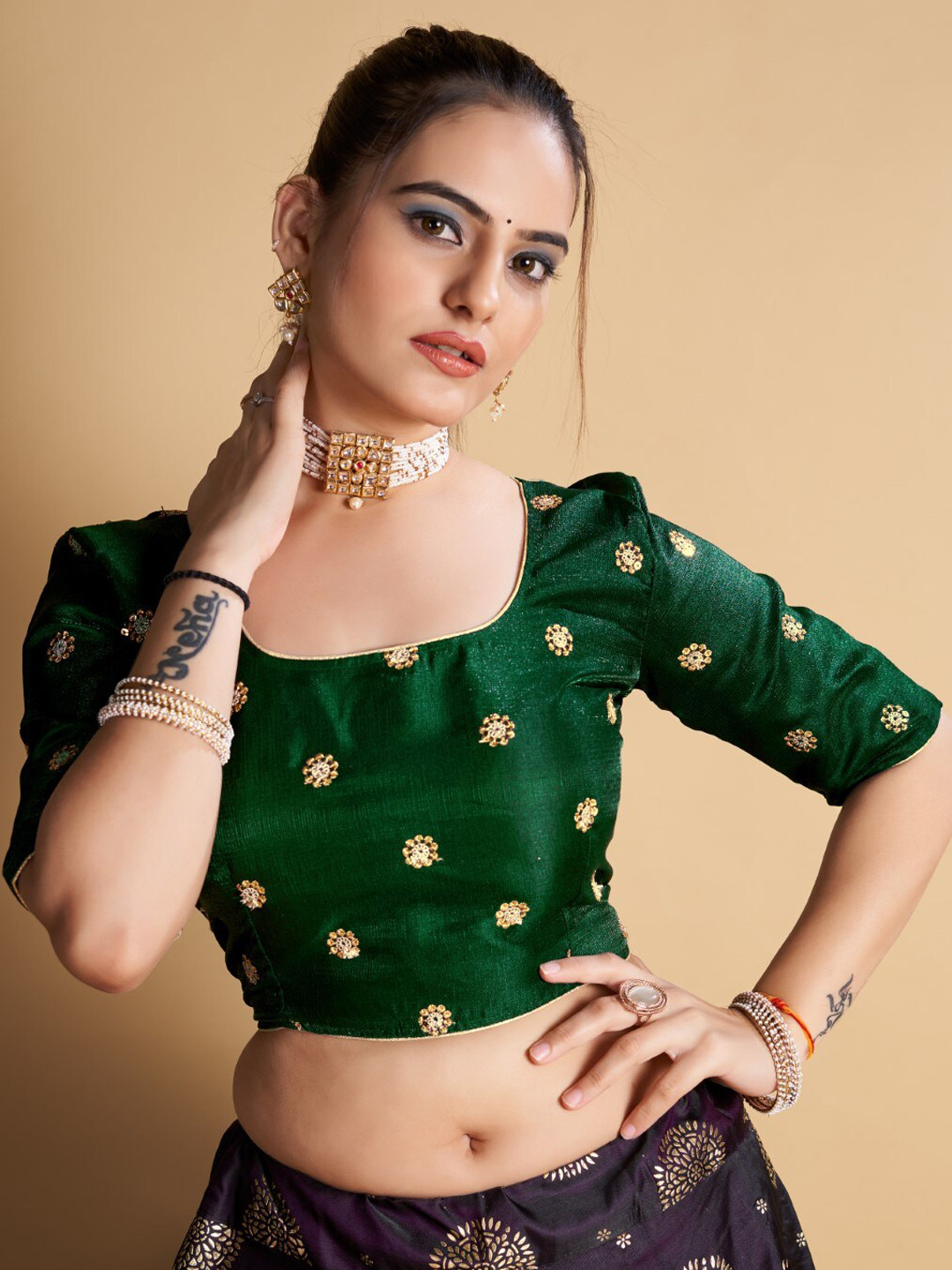 

VISHNU WEAVES Ethnic Motifs Embroidered Saree Blouse, Green