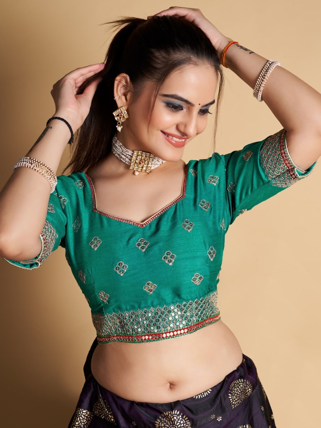 

VISHNU WEAVES Ethnic Motifs Embroidered Saree Blouse, Teal