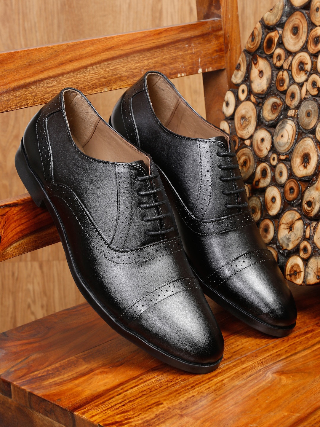 

Teakwood Leathers Men Textured Leather Formal Brogues, Black