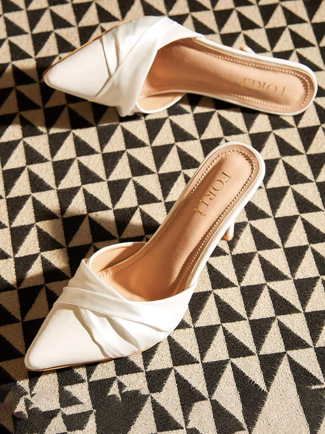 

FORLI Twisted Party Block Mules, White