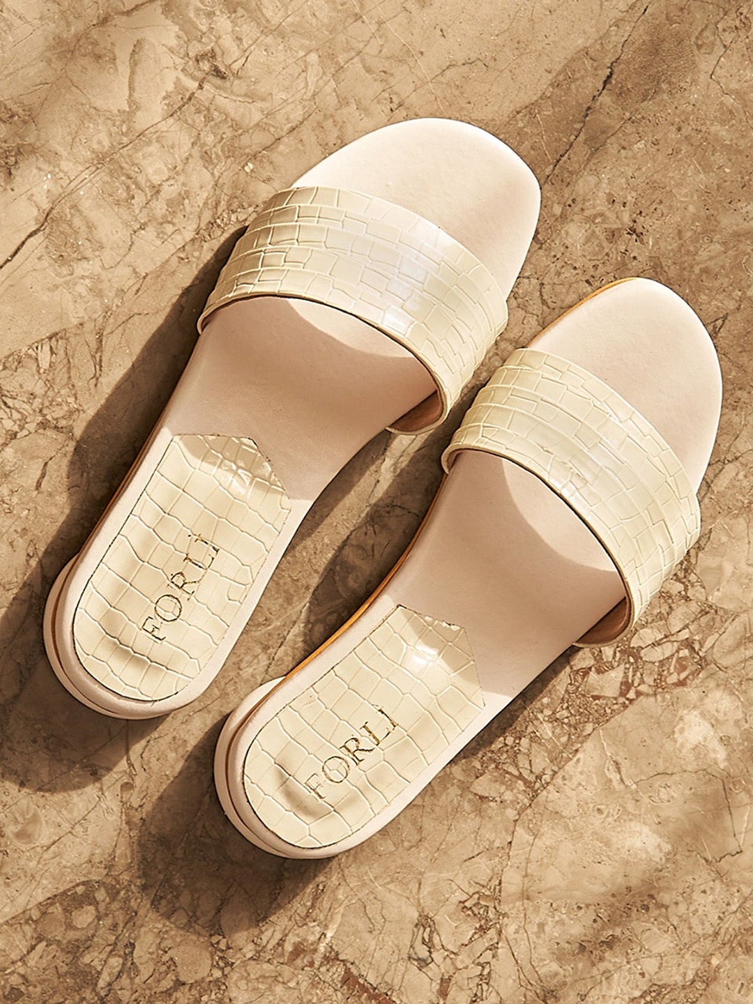 

FORLI Women Textured Leather Open Toe Flats, White