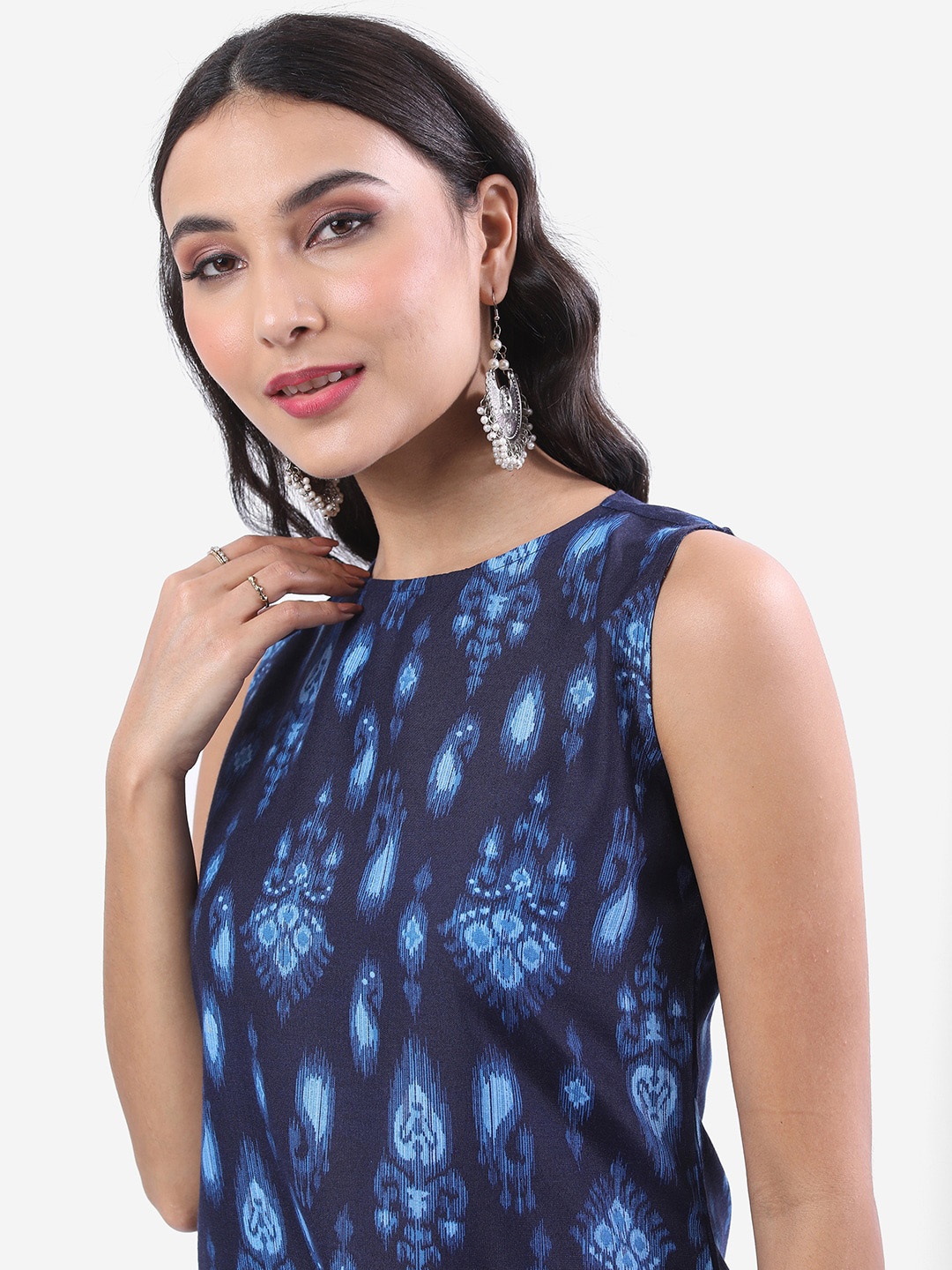 

Vishudh Navy Blue & Blue Ethnic Motifs Printed Boat Neck Kurta With Palazzos