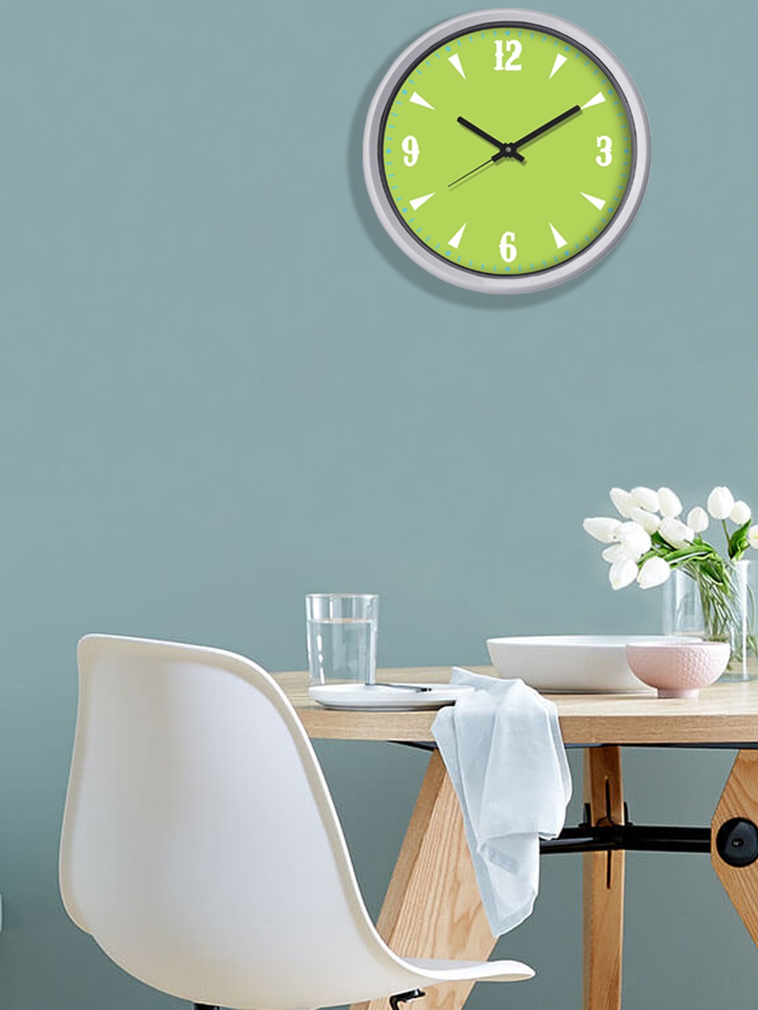 

RANDOM Green Round Solid Analogue Wall Clock