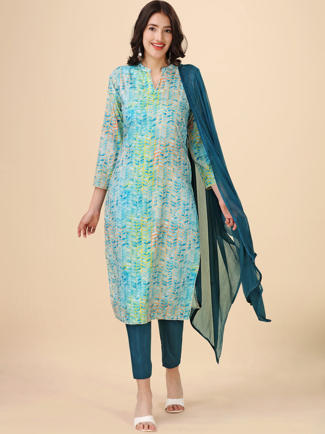 

heemara Floral printed Regular Kurta with Trousers & With Dupatta, Turquoise blue