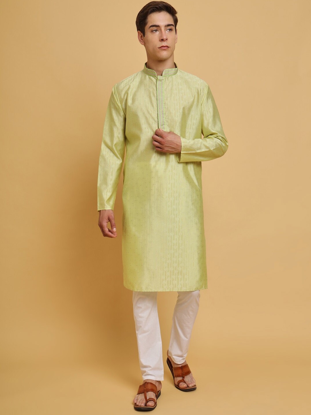 

SWAGG INDIA Mandarin Collar Woven Design Thread Work Jacquard Chanderi Cotton Kurta, Green