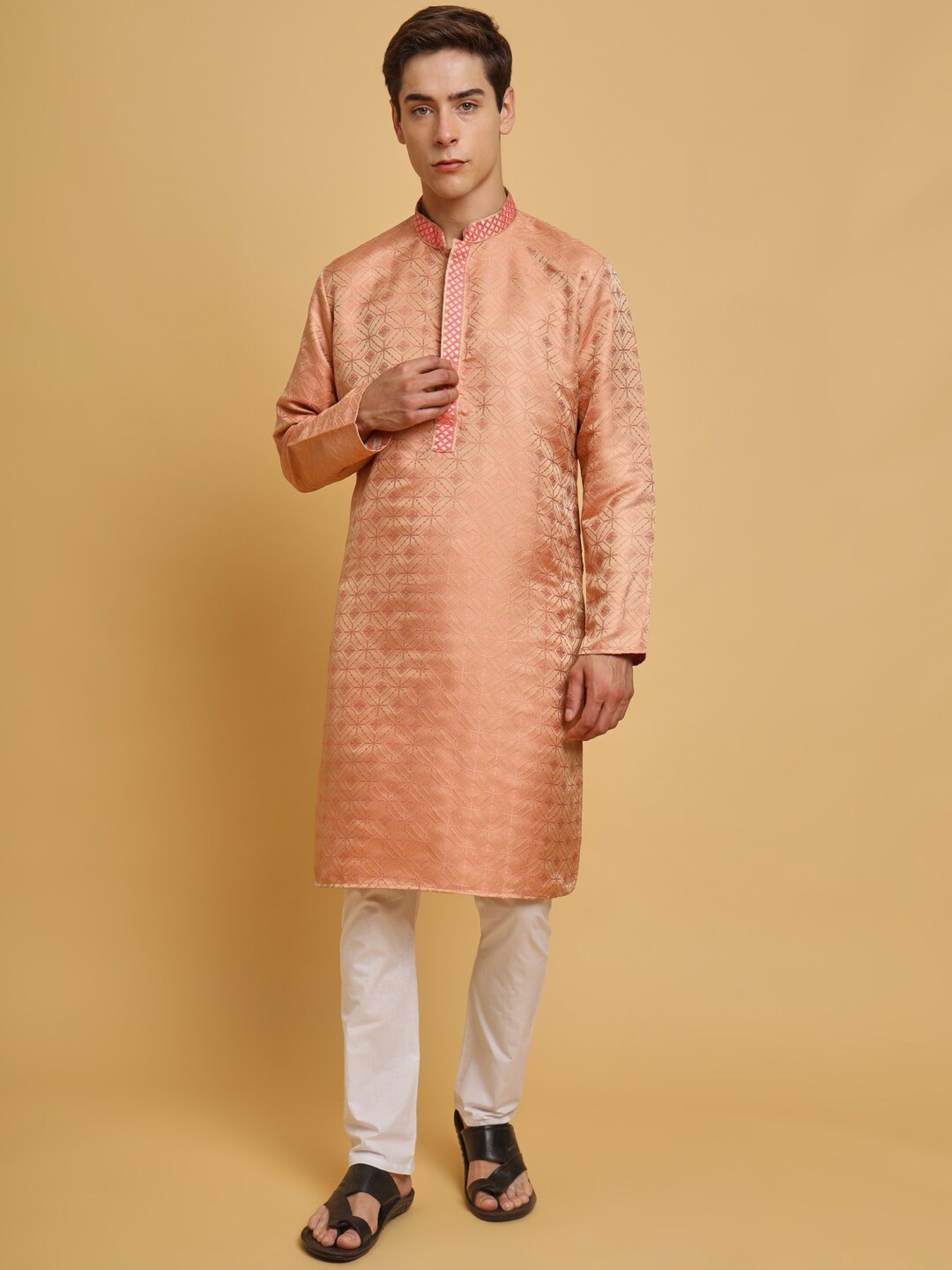 

SWAGG INDIA Mandarin Collar Woven Design Thread Work Jacquard Cotton Wool Kurta, Peach