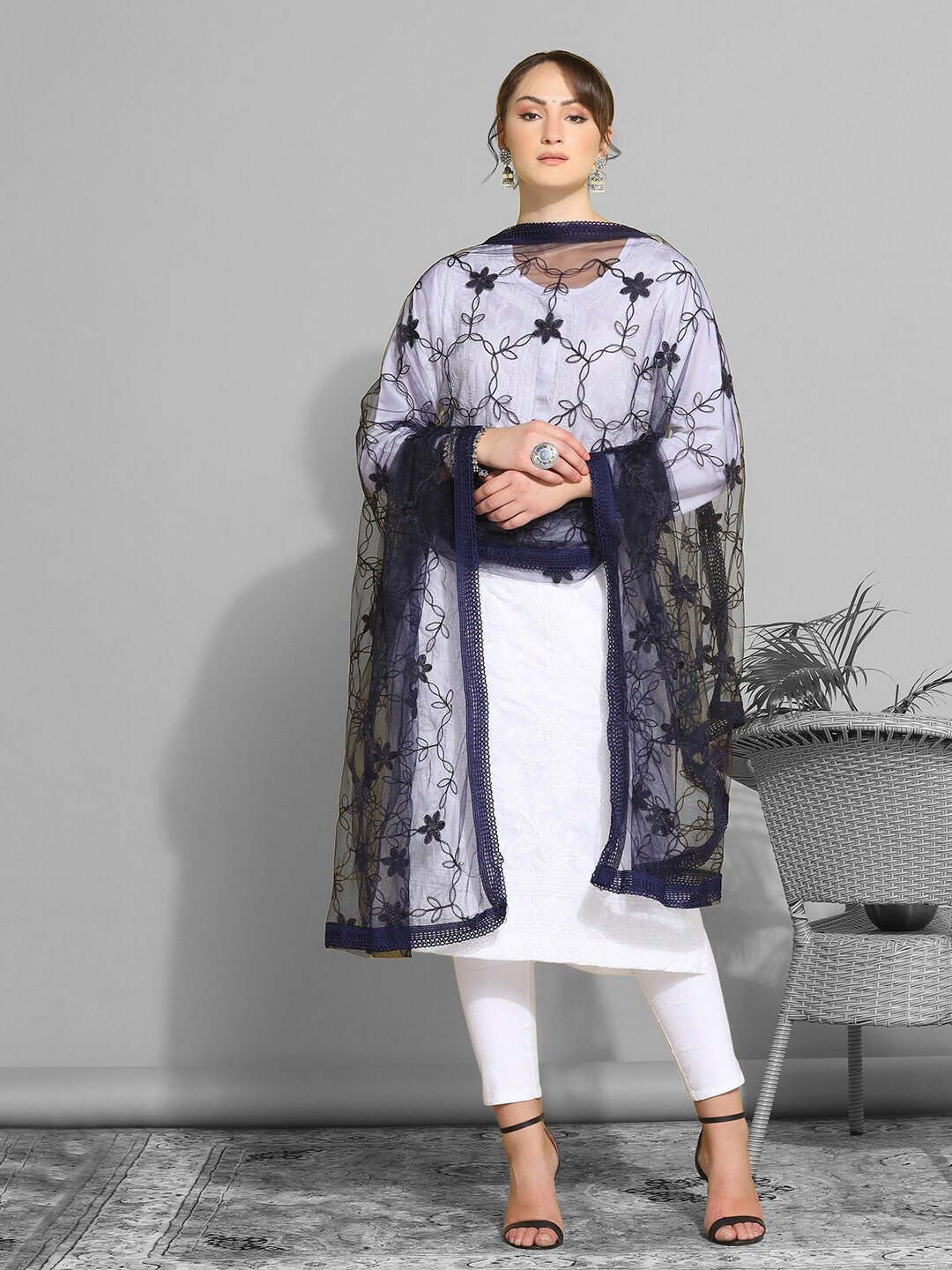 

Satrani Blue Ethnic Motifs Embroidered Dupatta With Thread Work, Navy blue