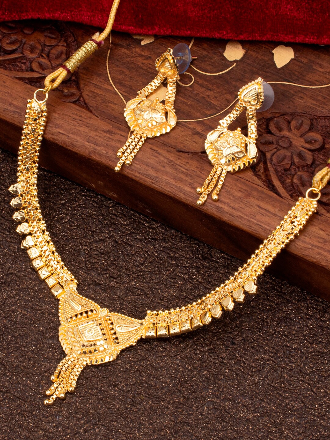 

Sukkhi Gold-Plated Intricate Design Necklace and Earrings
