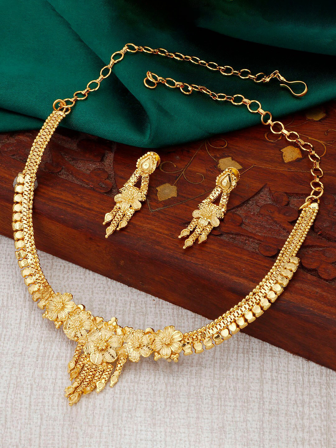 

Sukkhi 24KT Gold-Plated Necklace and Earrings