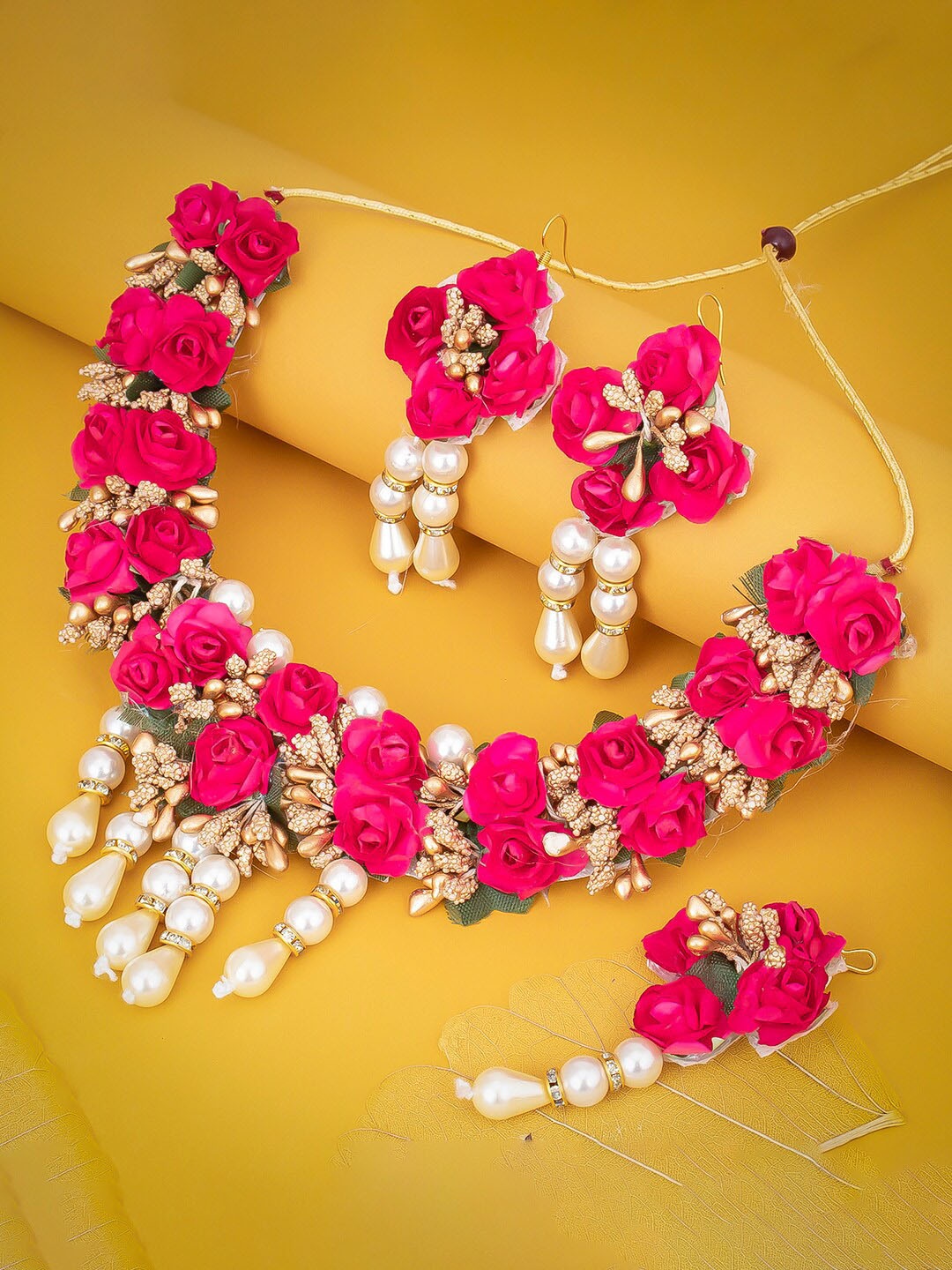

Sukkhi Gold-Plated Floral Choker Haldi Jewellery Set
