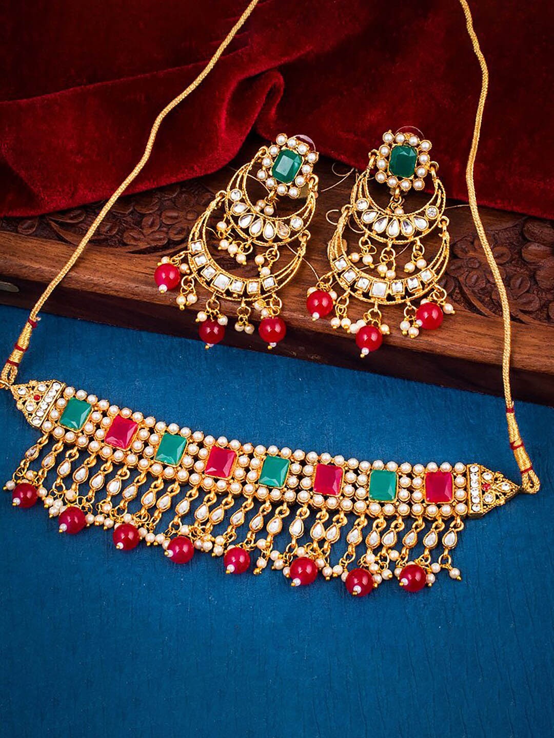 

Sukkhi Gold-Plated Kundan-Studded & Beaded Necklace & Earrings