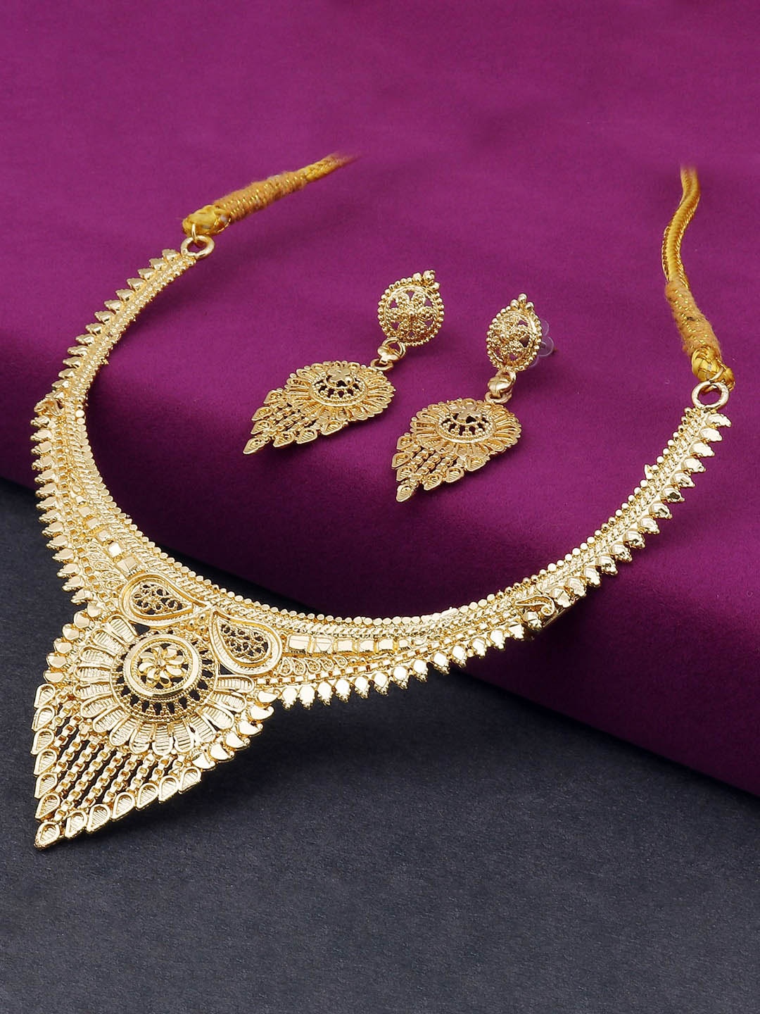 

Sukkhi 24 KT Gold-Plated Textured Necklace & Earrings