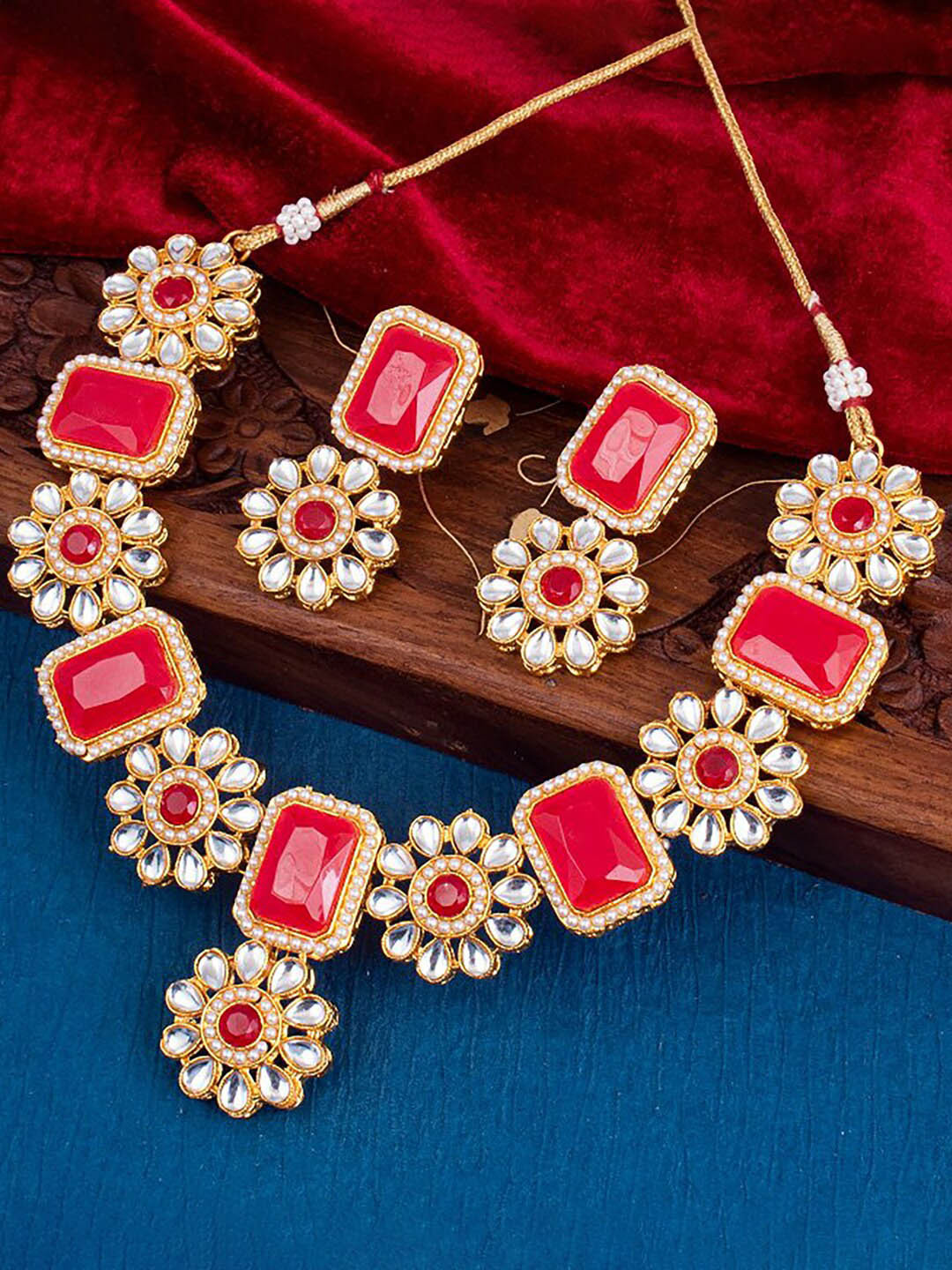 

Sukkhi Gold-Plated Kundan Studded Jewellery Set