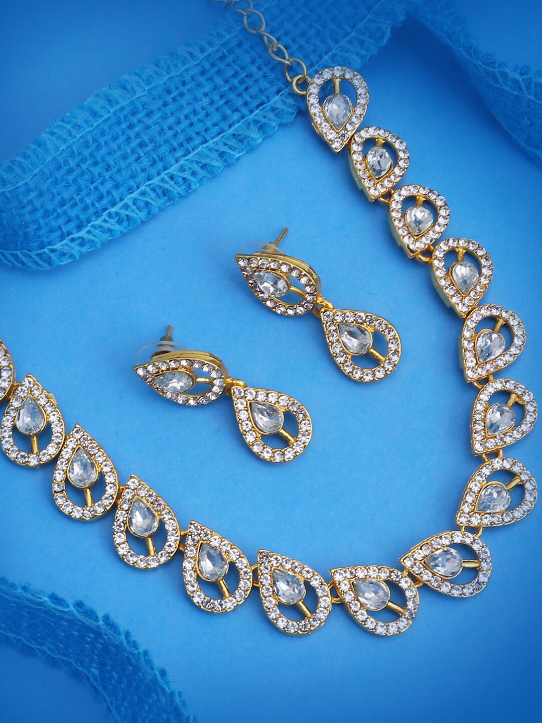 

Sukkhi Gold-Plated Stone-Studded Jewellery Set
