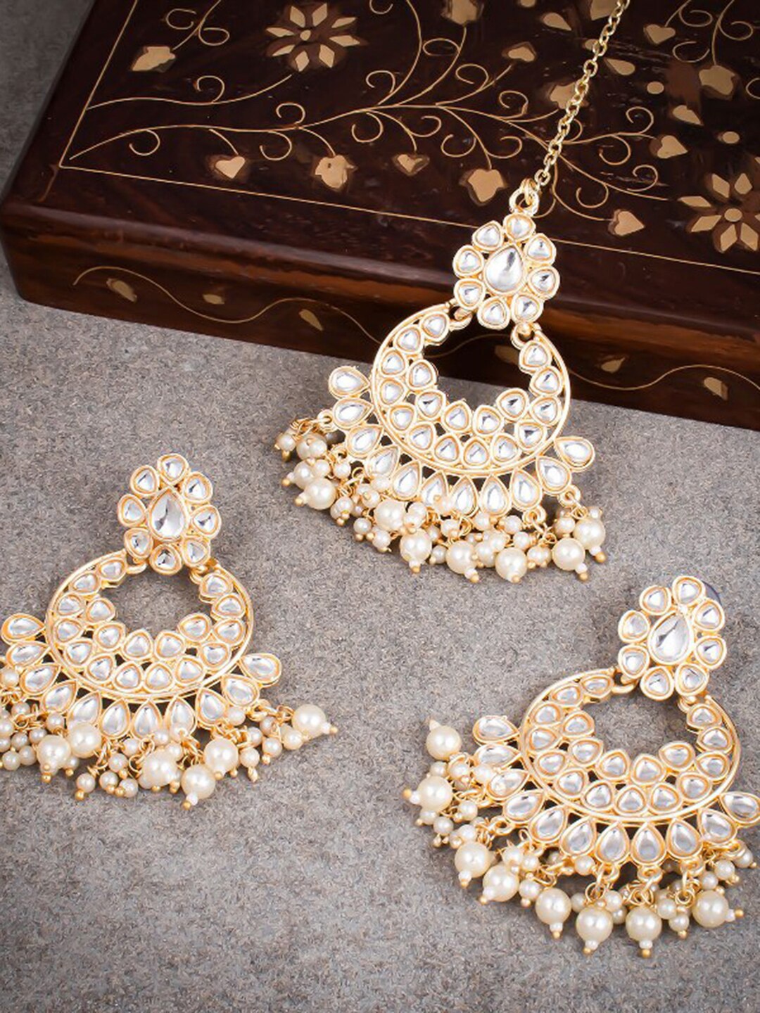 

Sukkhi Gold-Plated Kundan Studded Necklace & Earrings