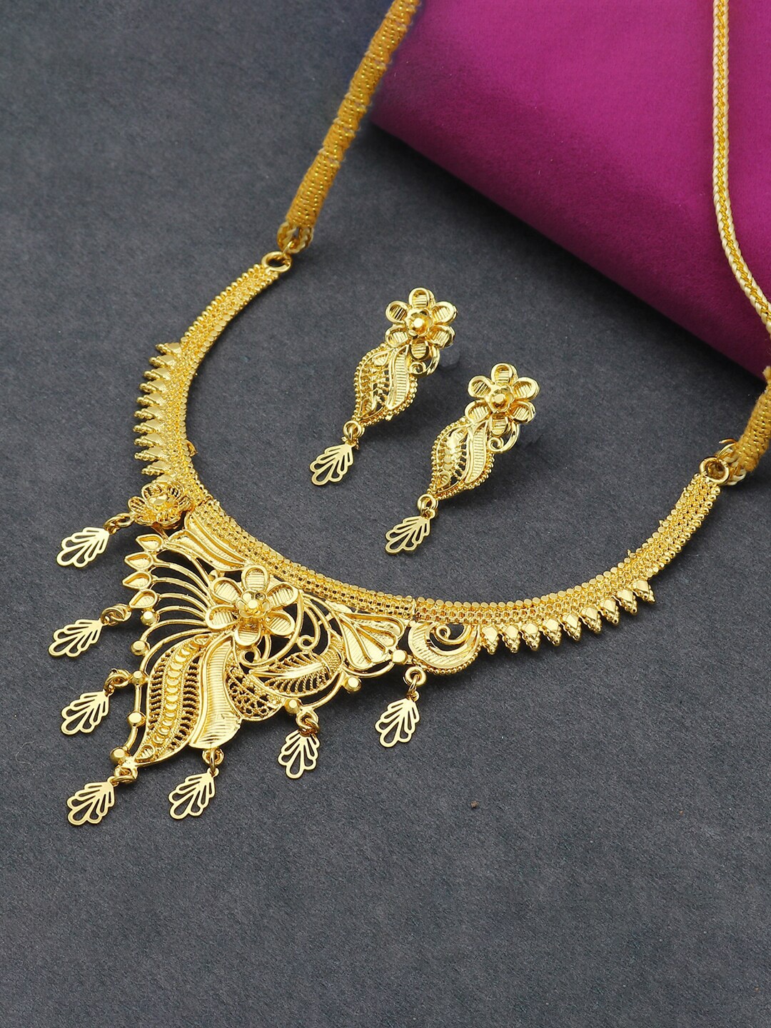 

Sukkhi 24 KT Gold-Plated Floral Necklace & Earrings