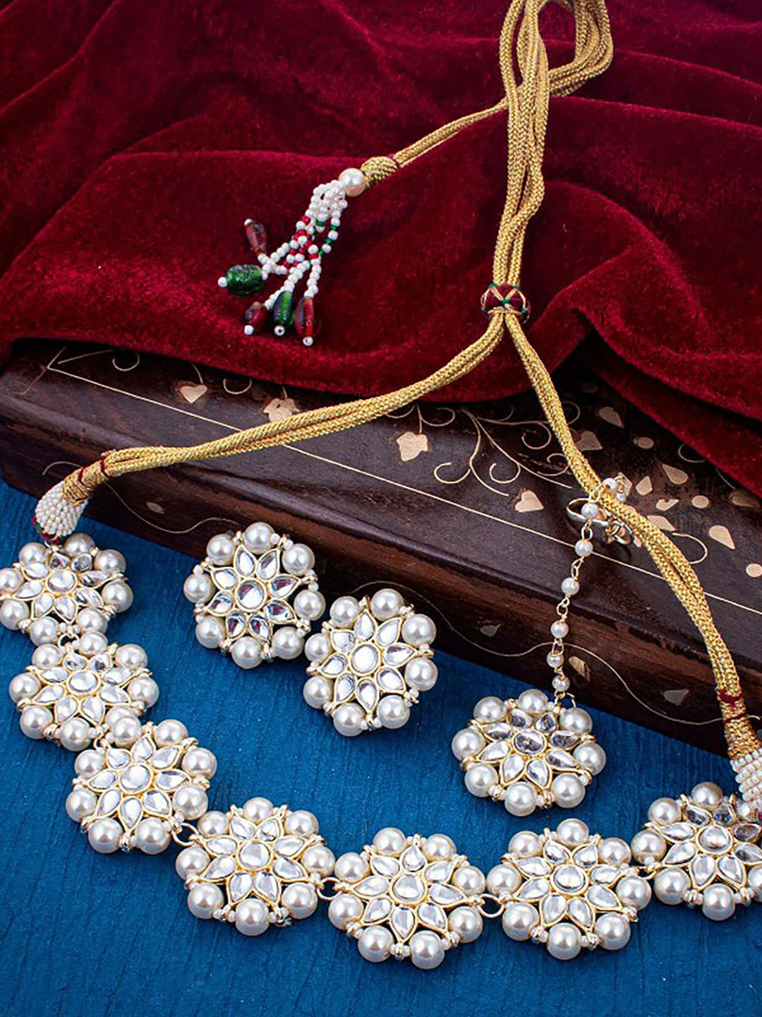 

Sukkhi Gold-Plated Kundan Studded Pearl Beaded Necklace & Earrings