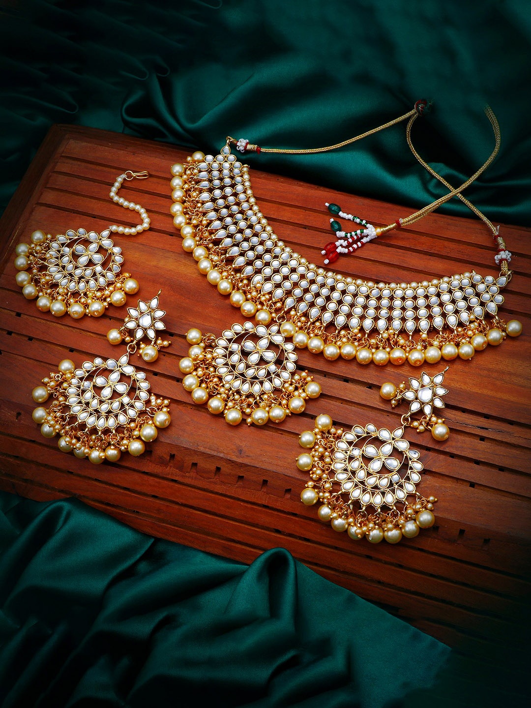 

Sukkhi Gold-Plated Kundan Studded Beaded Necklace & Earrings Set With Maangtika