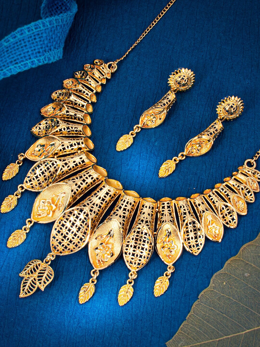 

Sukkhi Gold-Plated Choker Jewellery Set