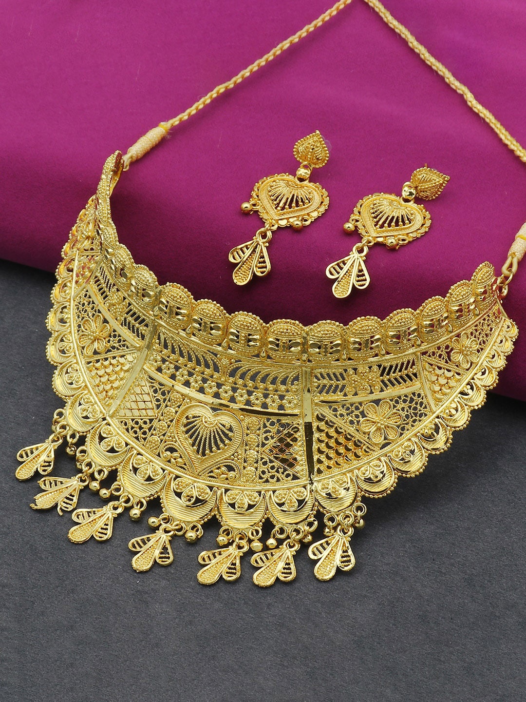 

Sukkhi 24 KT Gold-Plated Necklace and Earrings