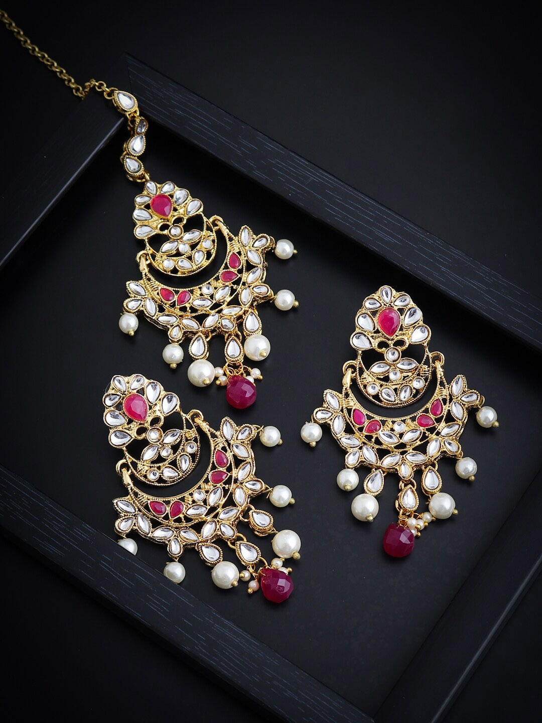 

Sukkhi Gold-Plated Kundan-Studded Earrings With Maang Tikka Set