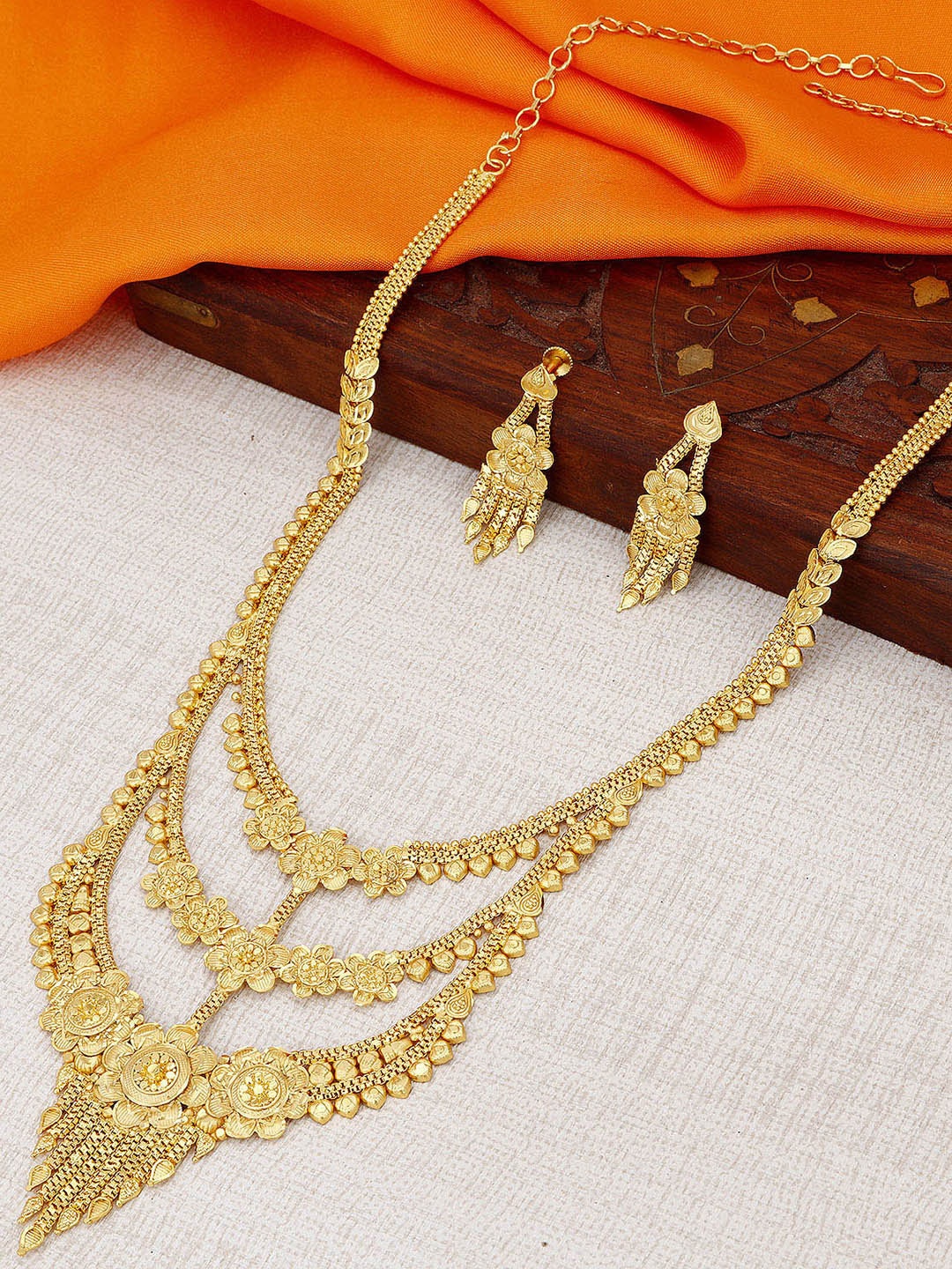

Sukkhi Gold-Plated Jewellery Set