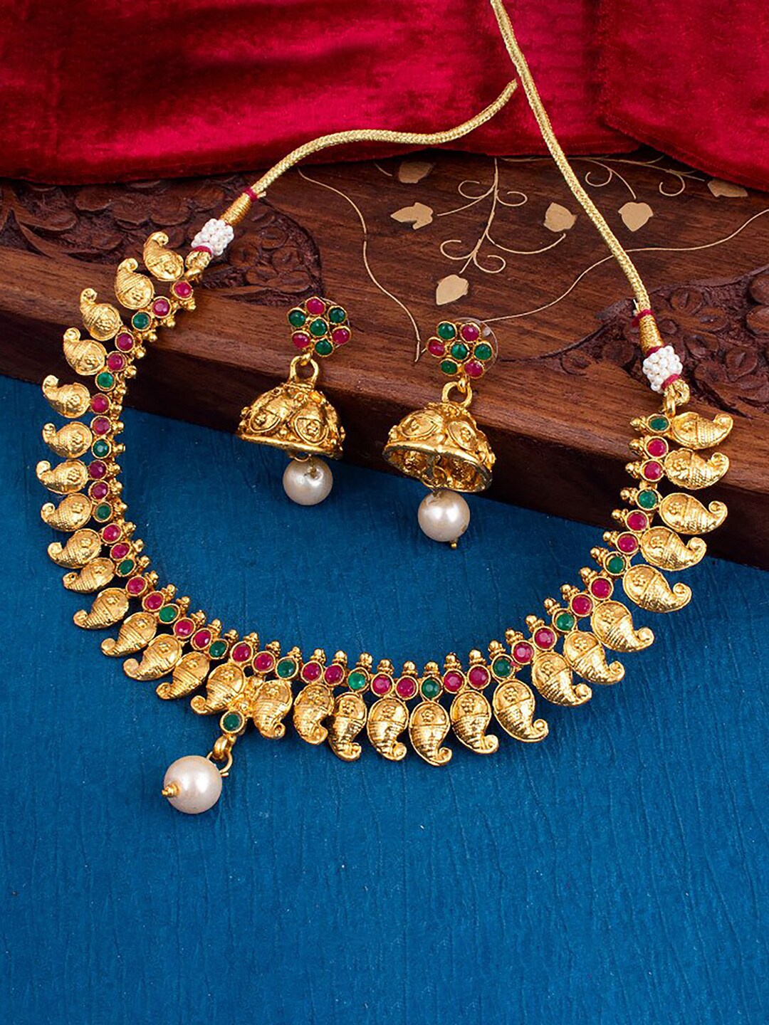 

Sukkhi Gold-Plated Stone-Studded and Beaded Jewellery Set