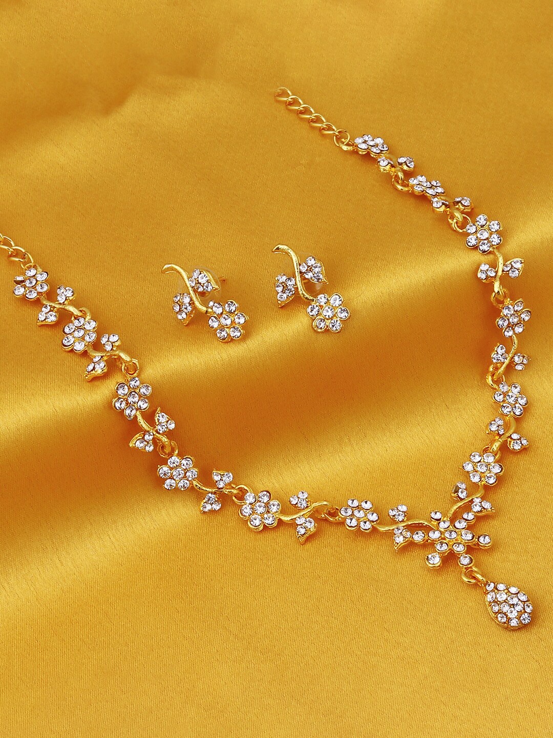 

Sukkhi Gold-Plated Stone-Studded Jewellery Set