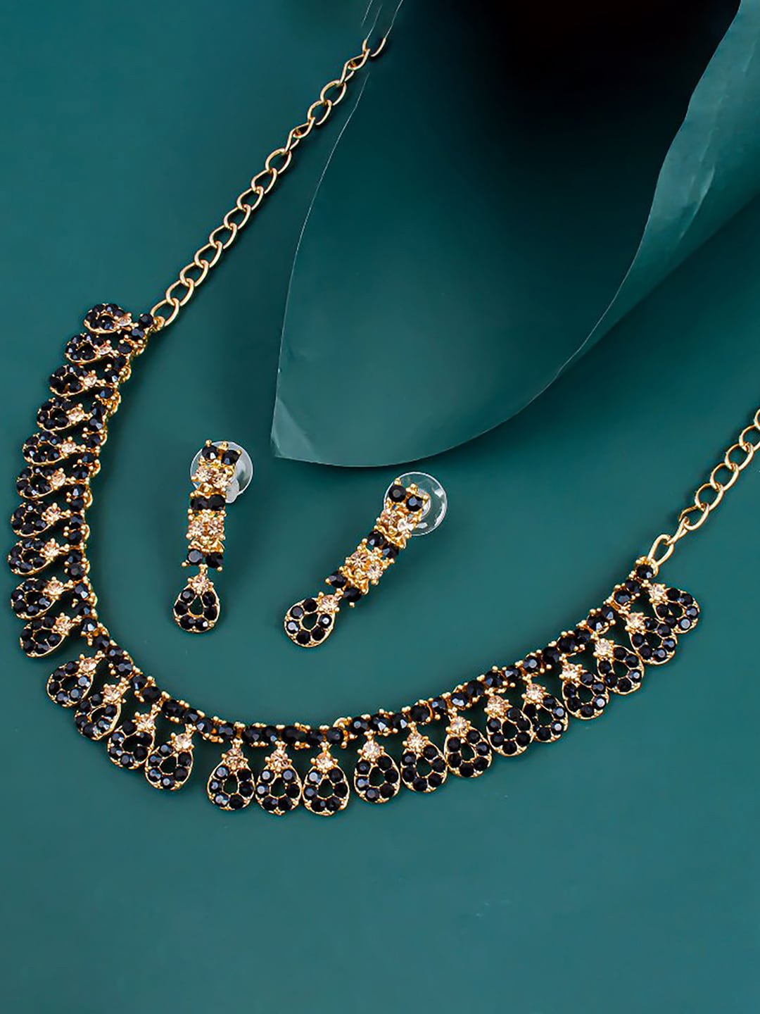 

Sukkhi Gold-Plated Stone-Studded Jewellery Set