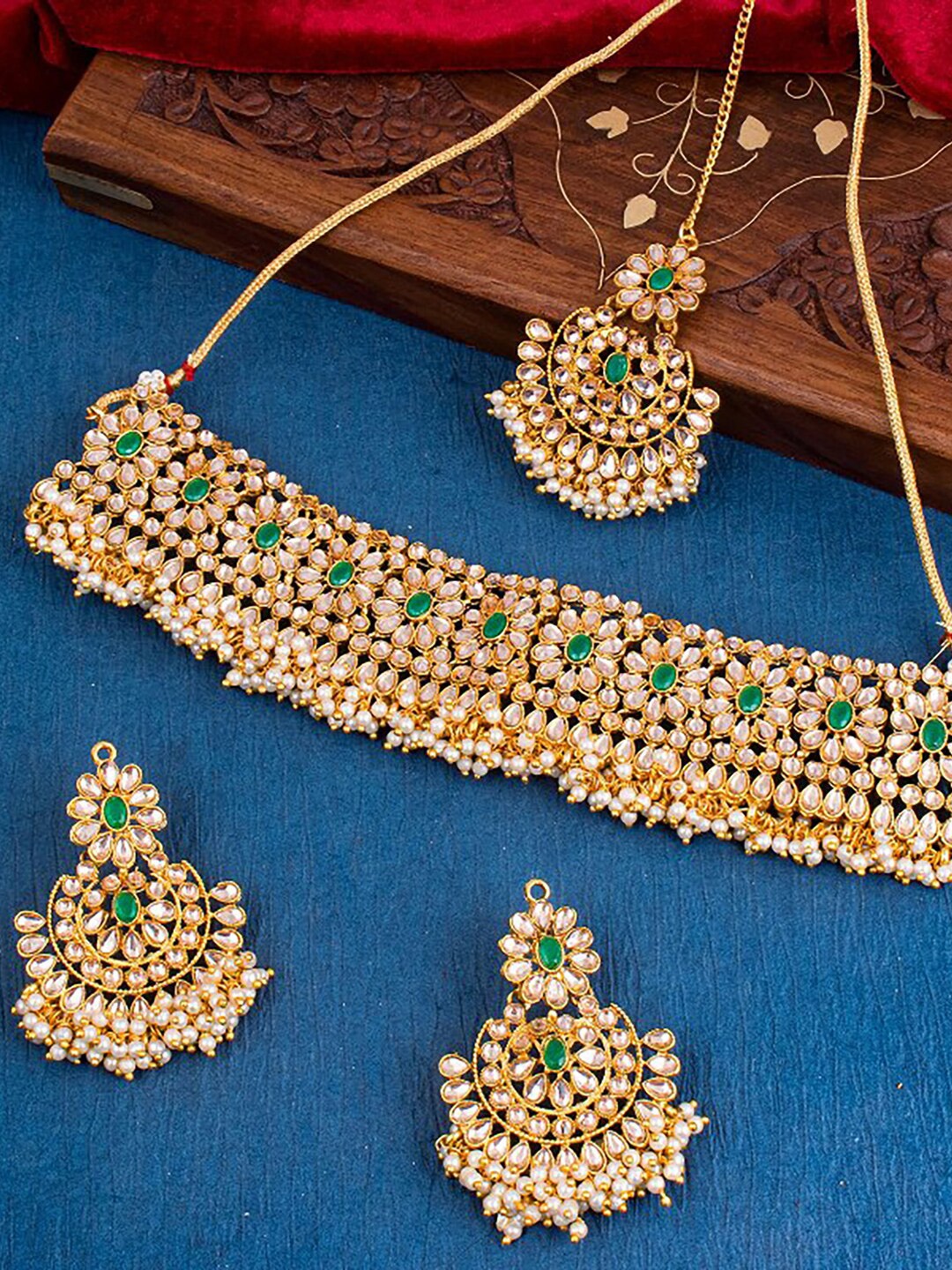

Sukkhi Gold-Plated Kundan Studded & Beaded Jewellery Set