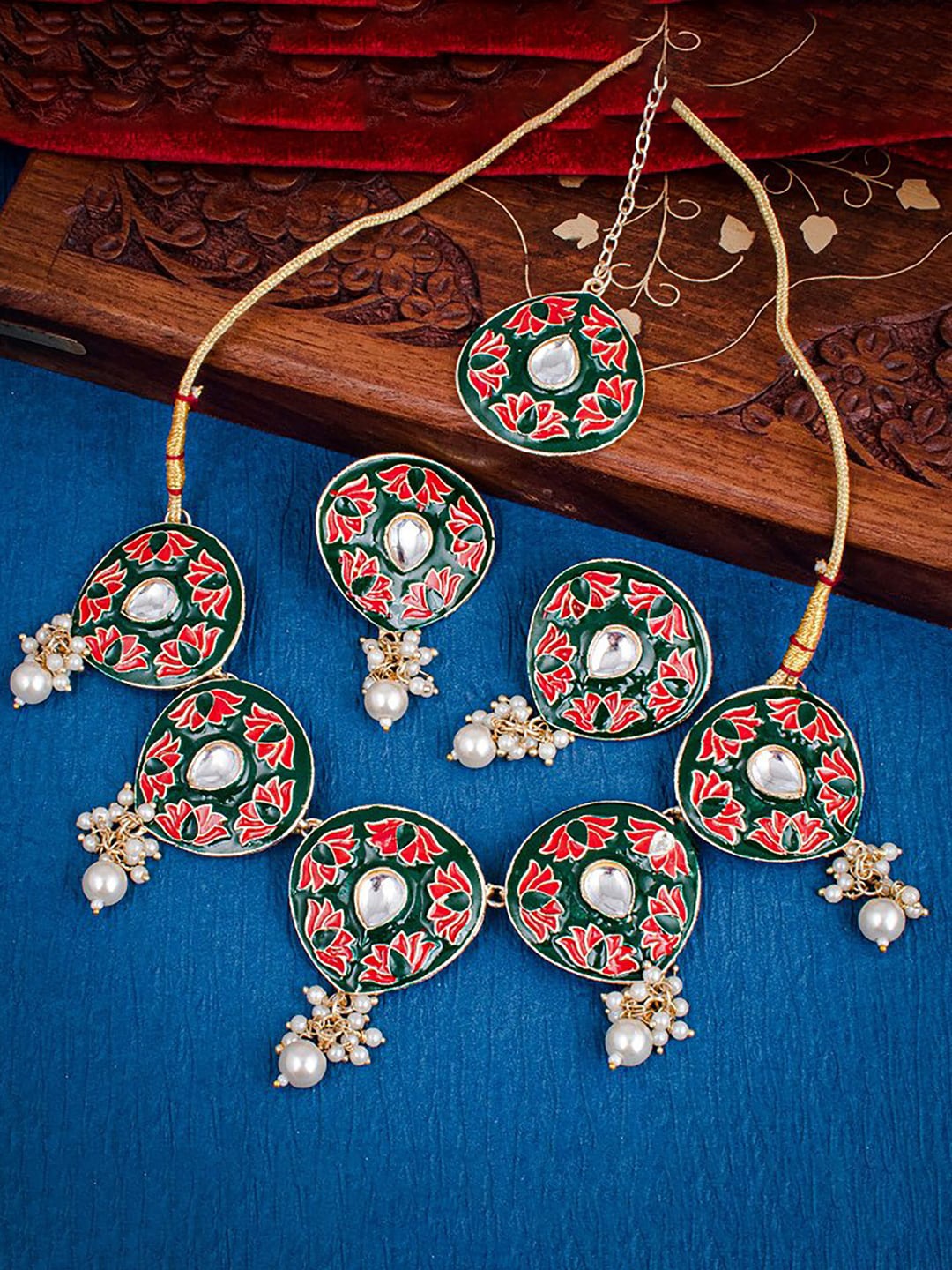 

Sukkhi Gold-Plated Kundan-Studded & Beaded Jewellery Set