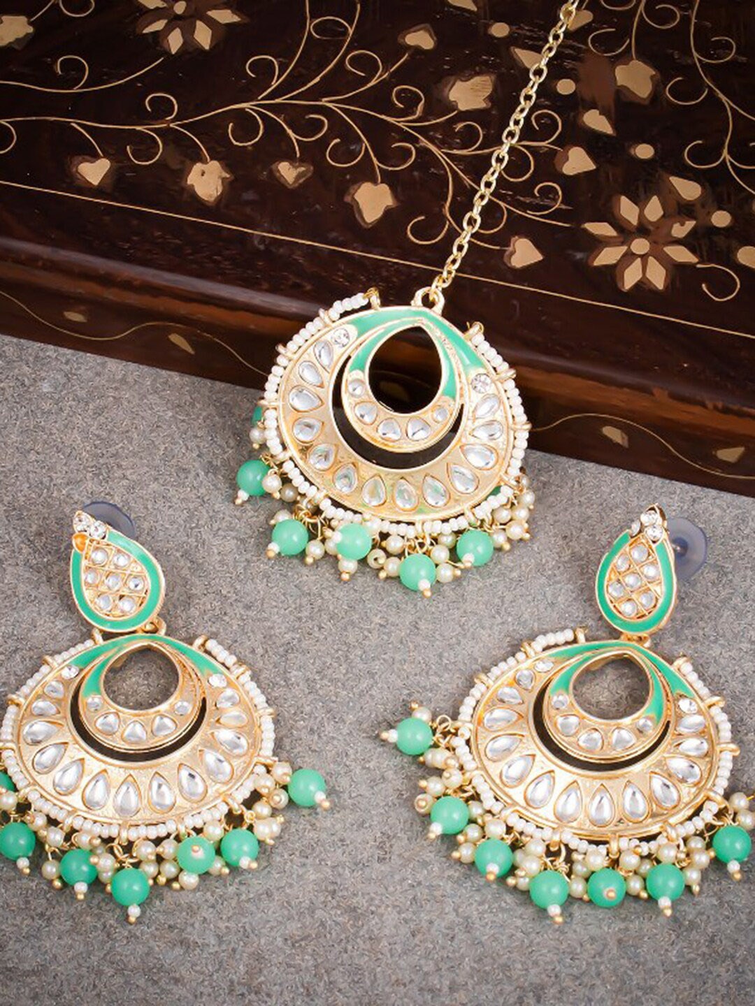 

Sukkhi Gold-Plated Kundan Studded & Beaded Meenakari Earrings With Maang Tika Set