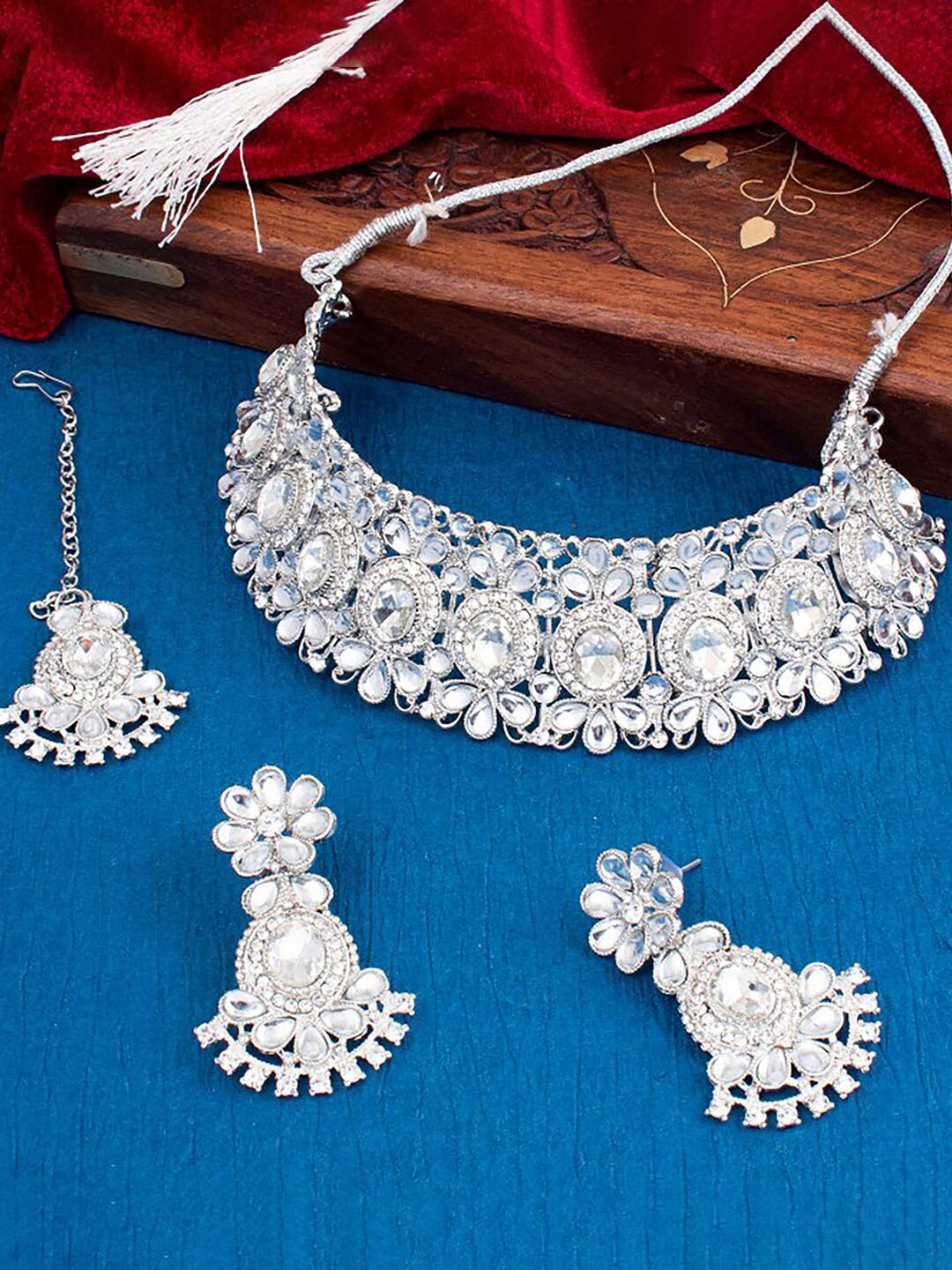 

Sukkhi Rhodium-Plated Stone-Studded Necklace and Earrings With Maang Tika Jewellery Set, Silver