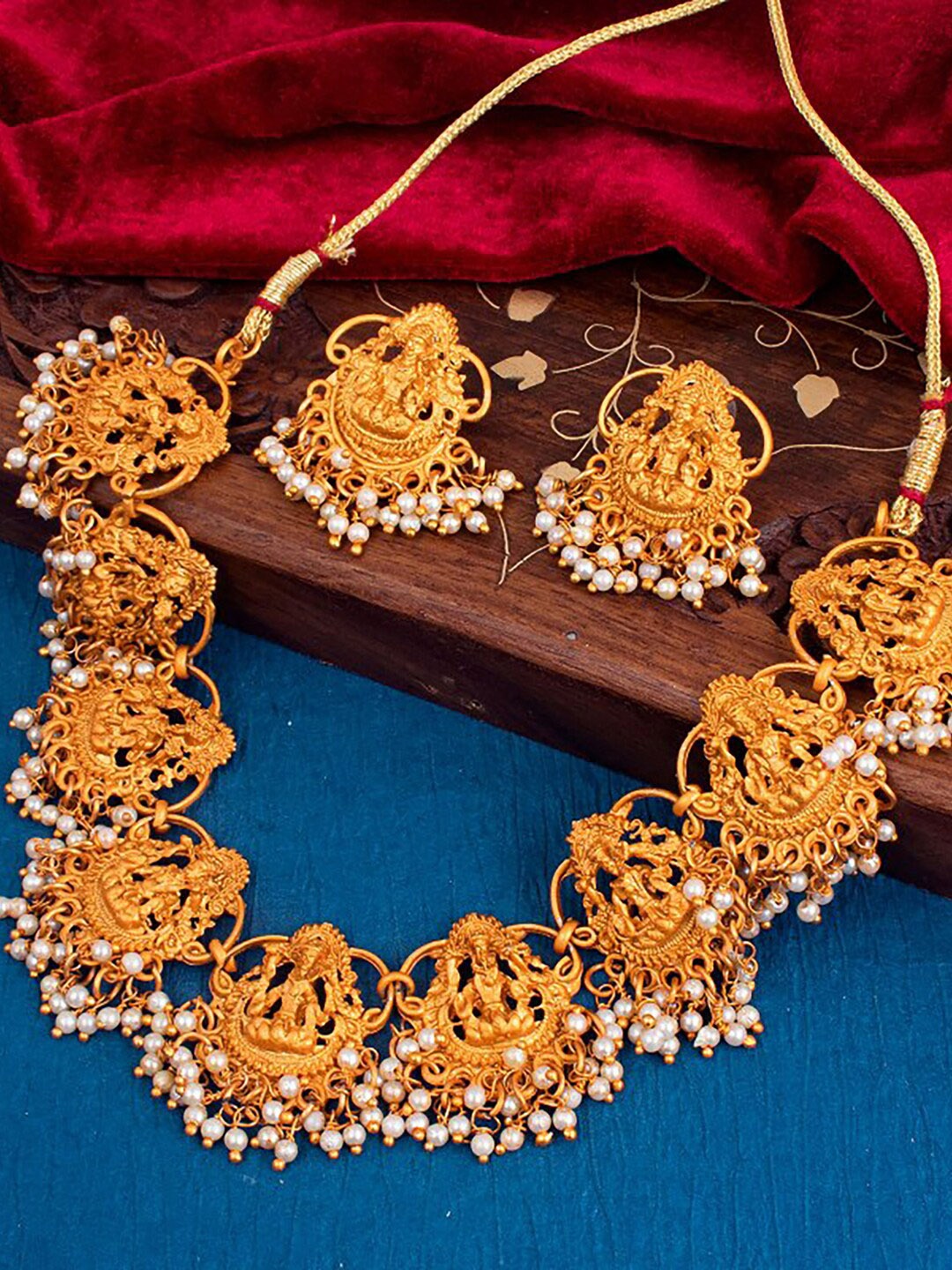 

Sukkhi Gold-Plated Artificial Beaded Jewellery Set