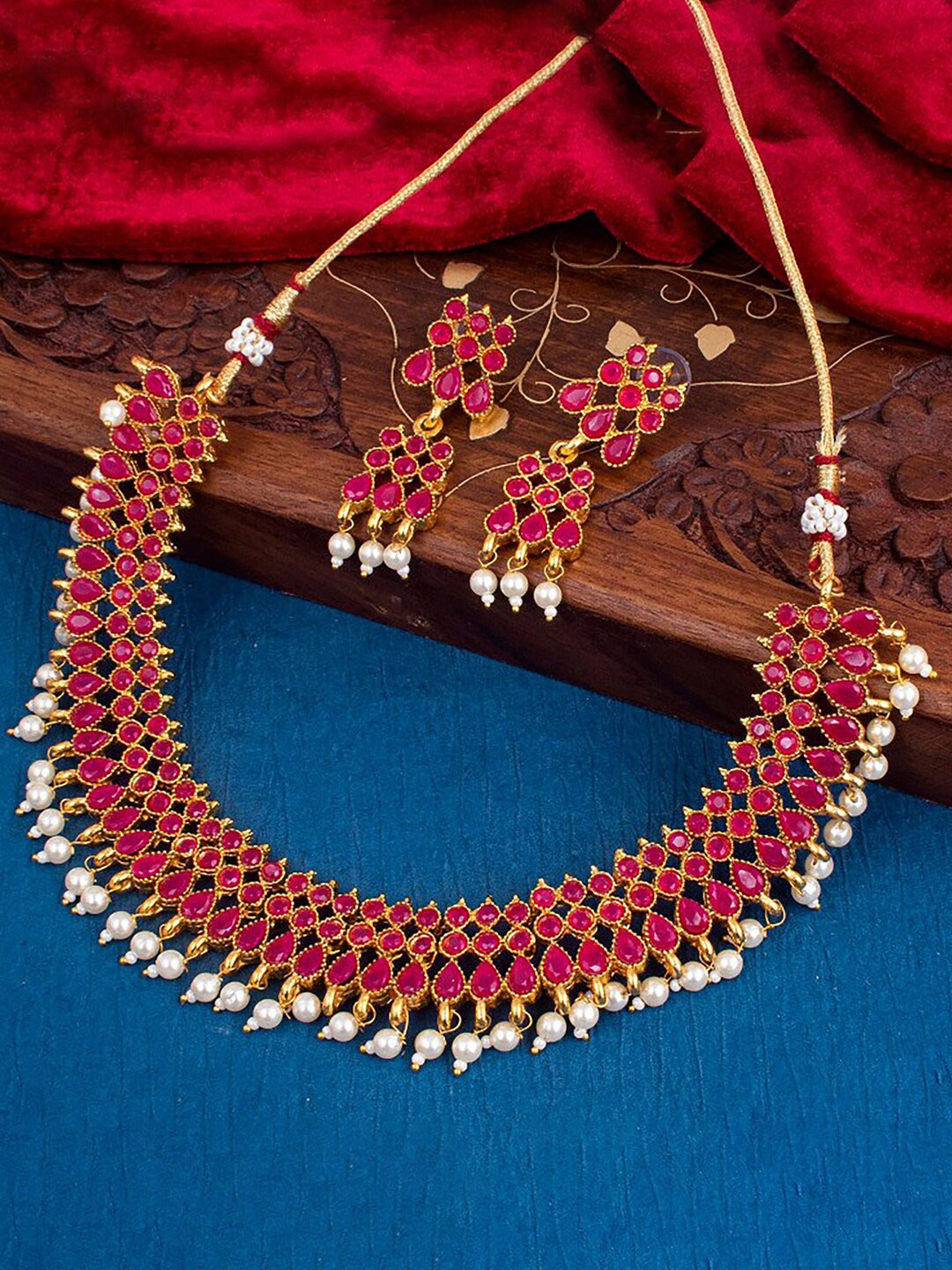 

Sukkhi Gold-Plated Kundan Studded & Artificial Beaded Jewellery Set