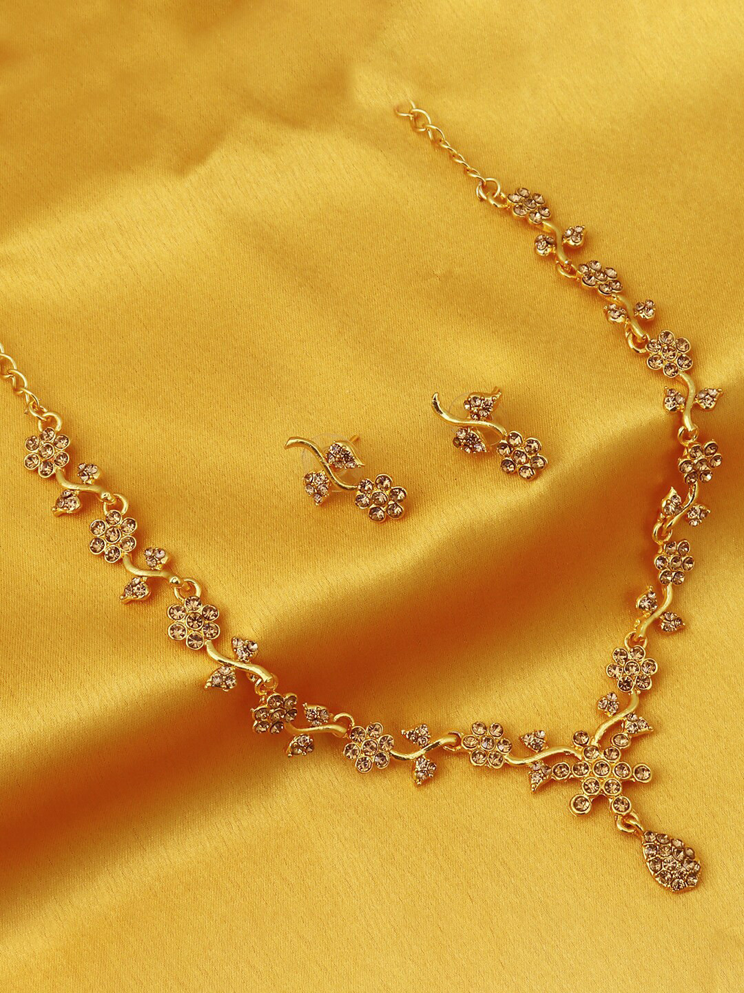 

Sukkhi Gold-Plated Stone Studded Jewellery Set