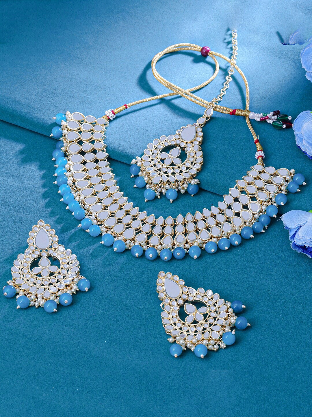 

Sukkhi Gold-Plated Kundan-Studded & Beaded Necklace & Earrings Set With Maang Tika