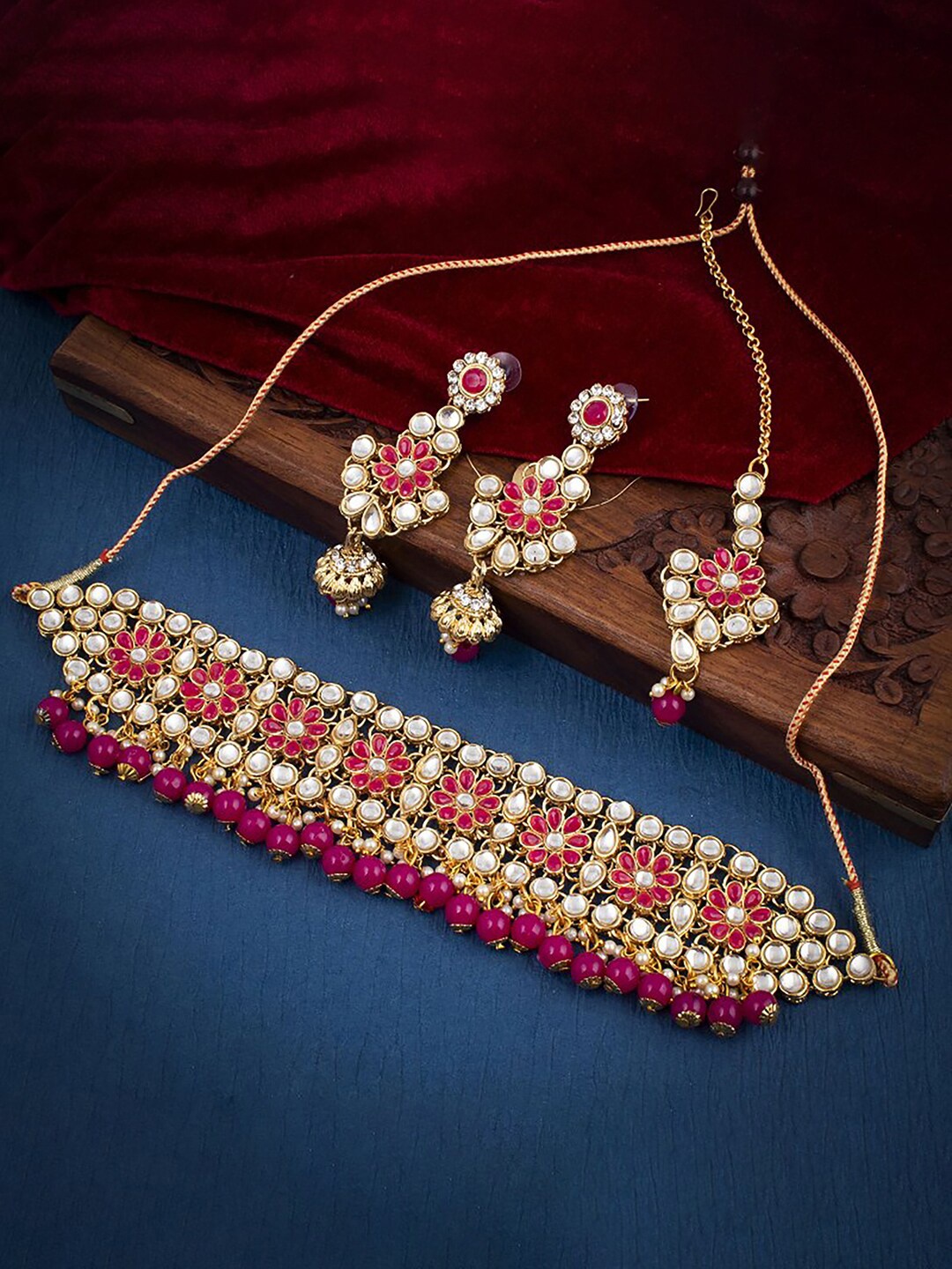 

Sukkhi Gold-Plated Kundan-Studded & Pearl Beaded Jewellery Set