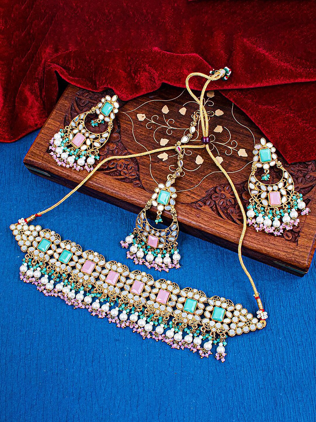 

Sukkhi Gold-Plated Stone-Studded & Beaded Choker Jewellery Set