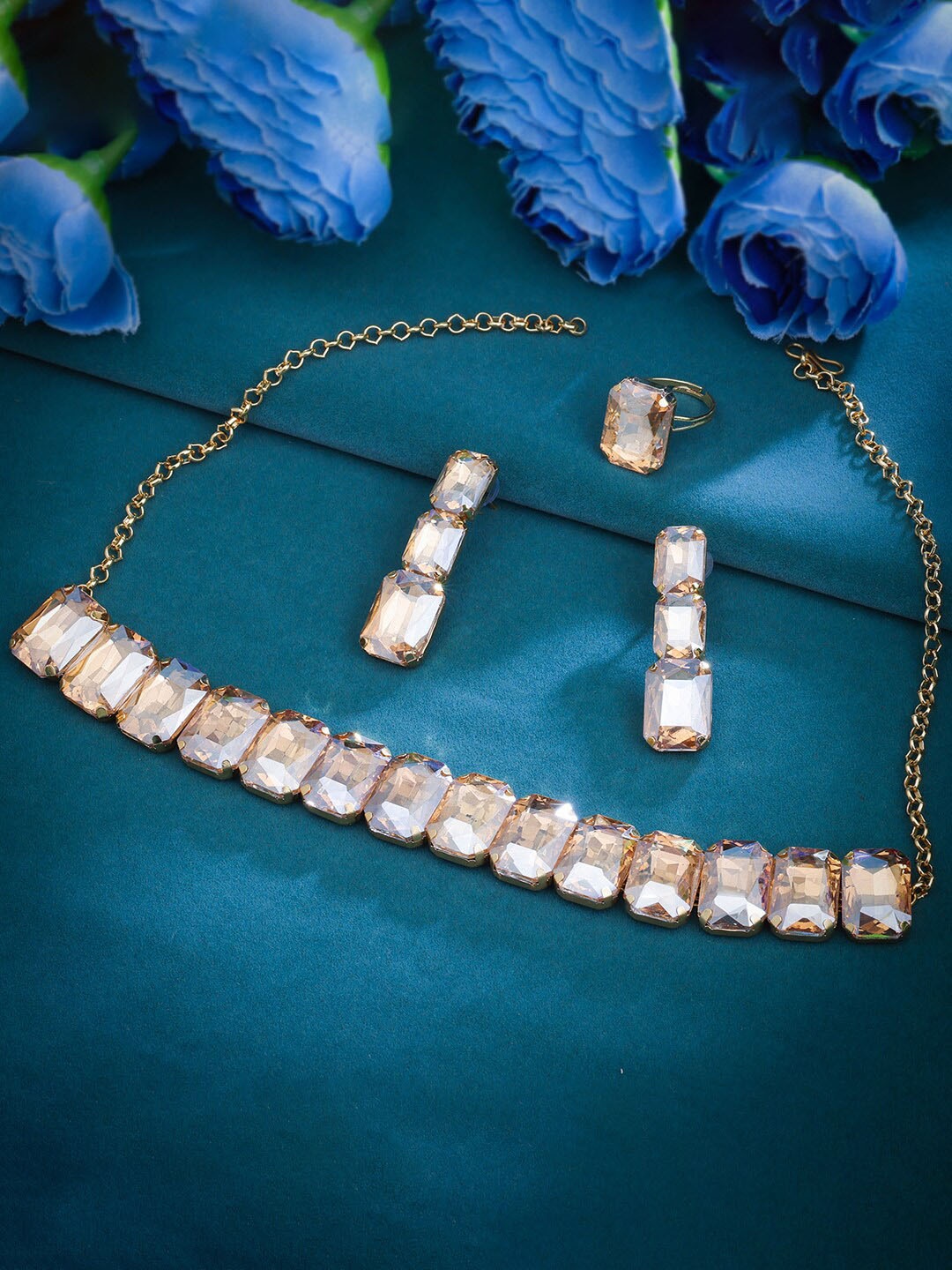 

Sukkhi Gold-Plated Stone-Studded & Beaded Necklace & Earrings Set