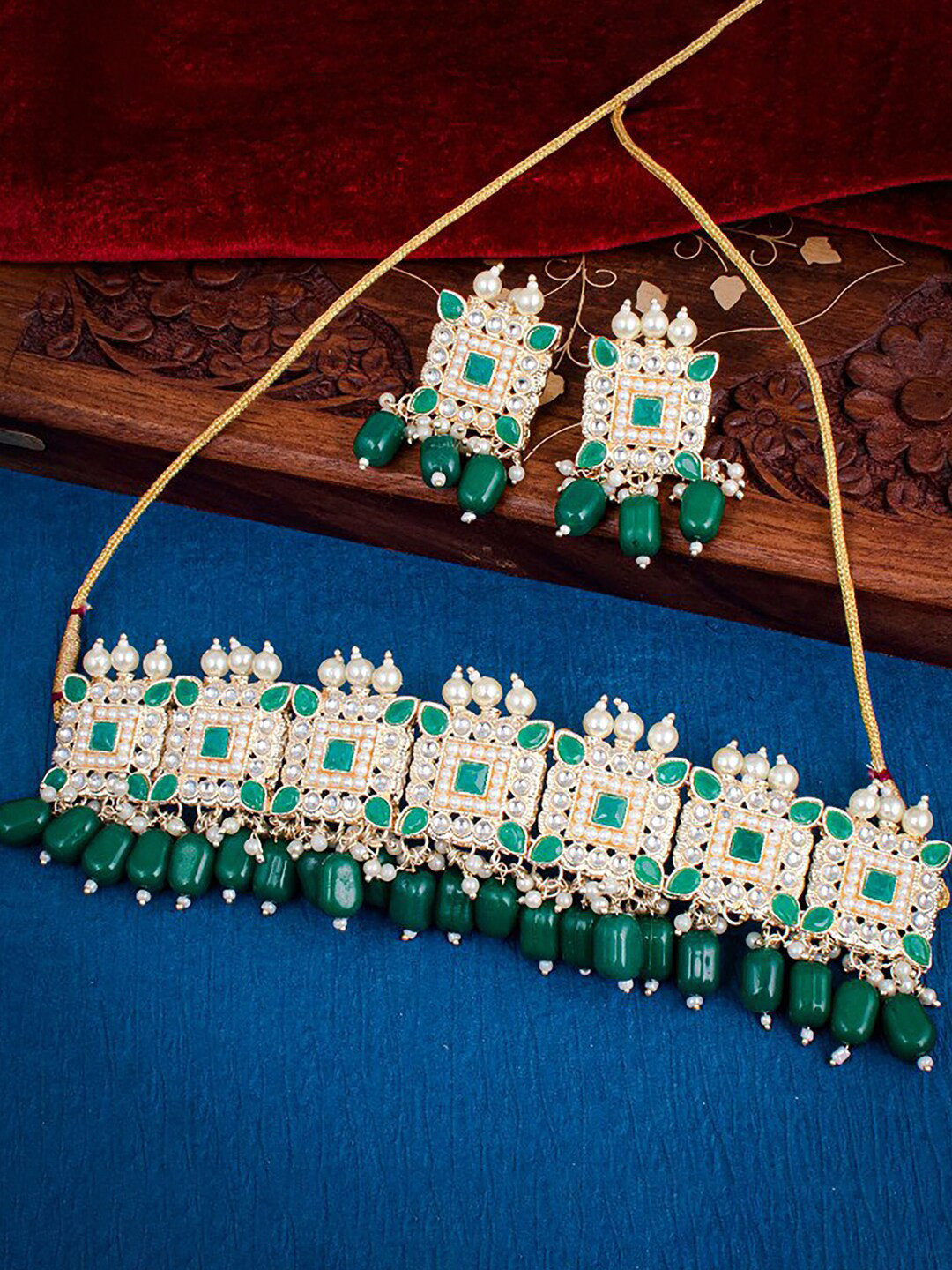 

Sukkhi Gold-Plated Kundan-Studded & Beaded Choker Jewellery Set