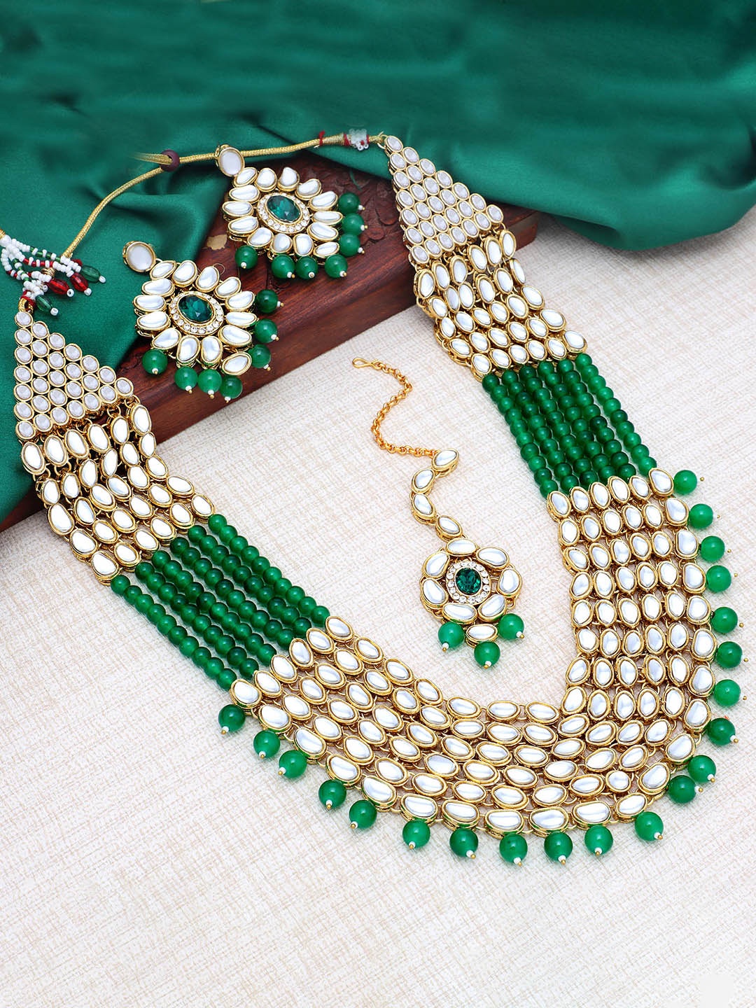 

Sukkhi Gold-Plated Kundan-Studded & Beaded Jewellery Set