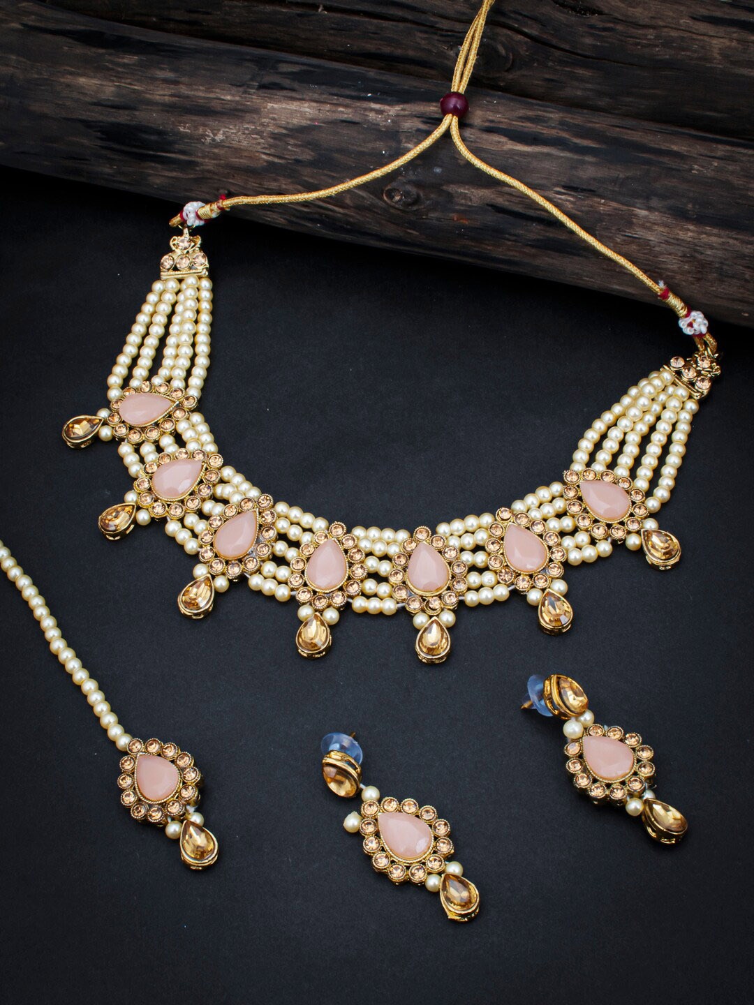 

Sukkhi Gold-Plated Stone-Studded & Kundan-Beaded Necklace & Earrings Set With Maang Tika