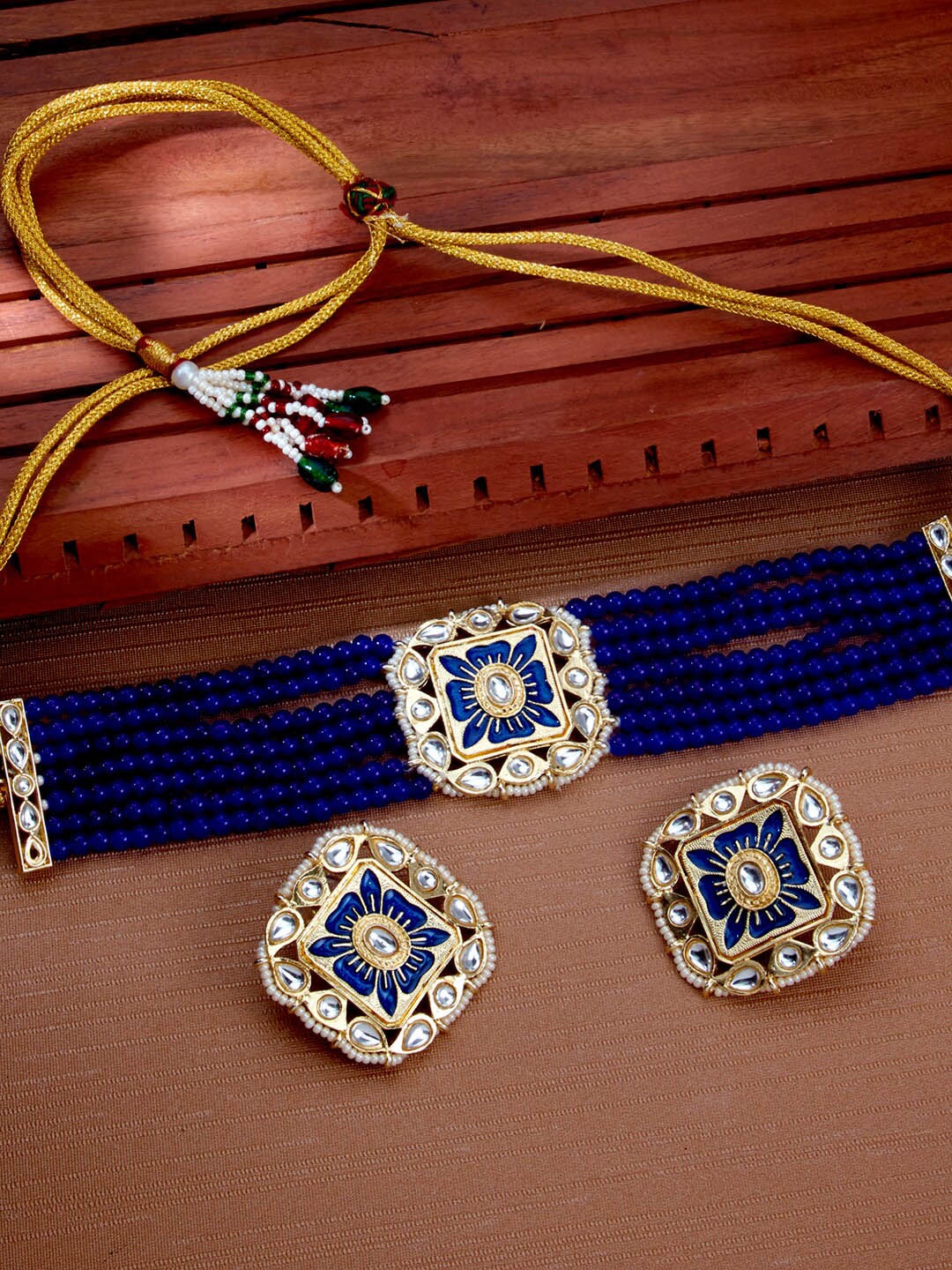 

Sukkhi Gold Plated Kundan-Studded Necklace & Earrings Set