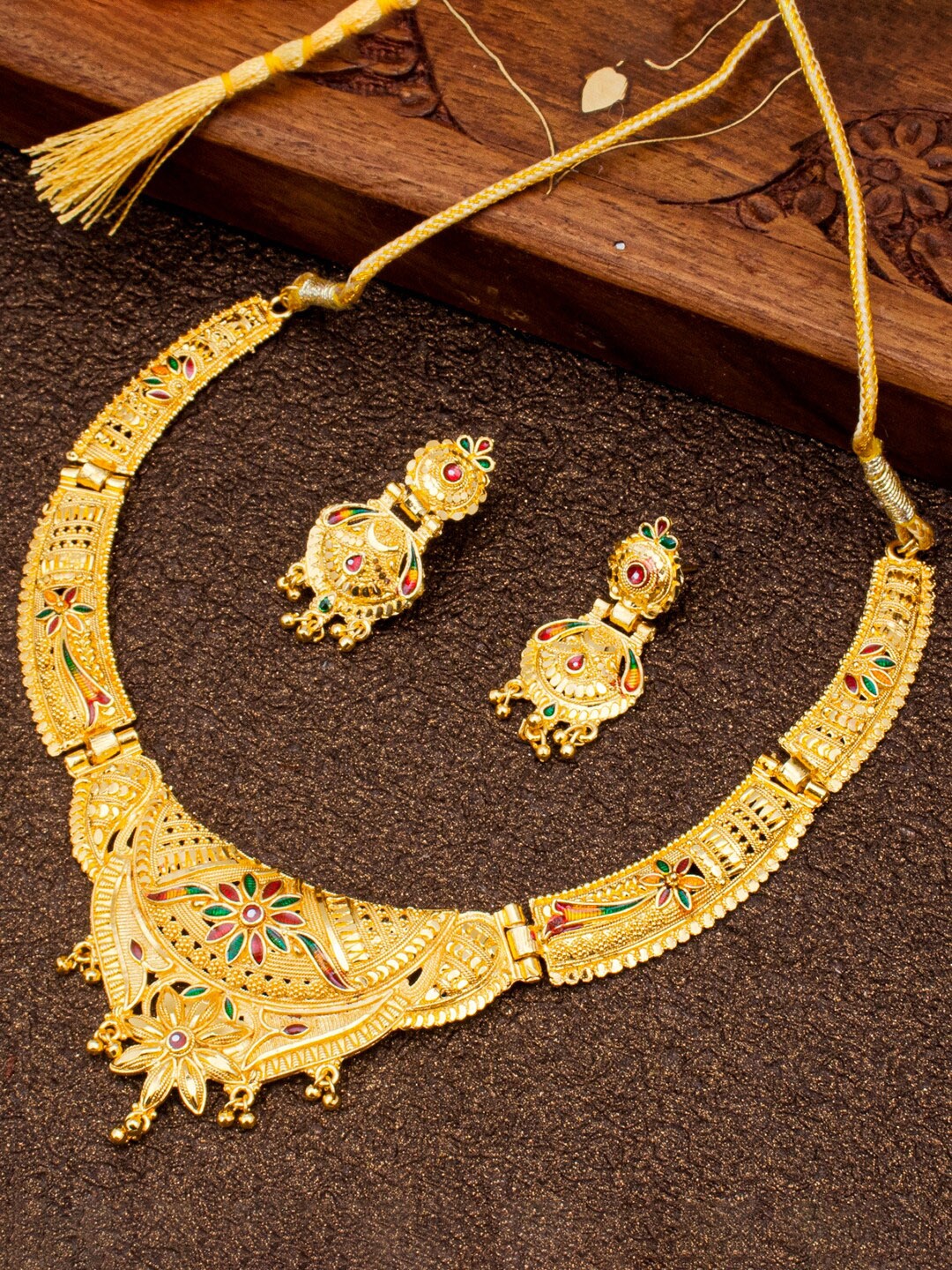 

Sukkhi Gold-Plated Stone-Studded Jewellery Set