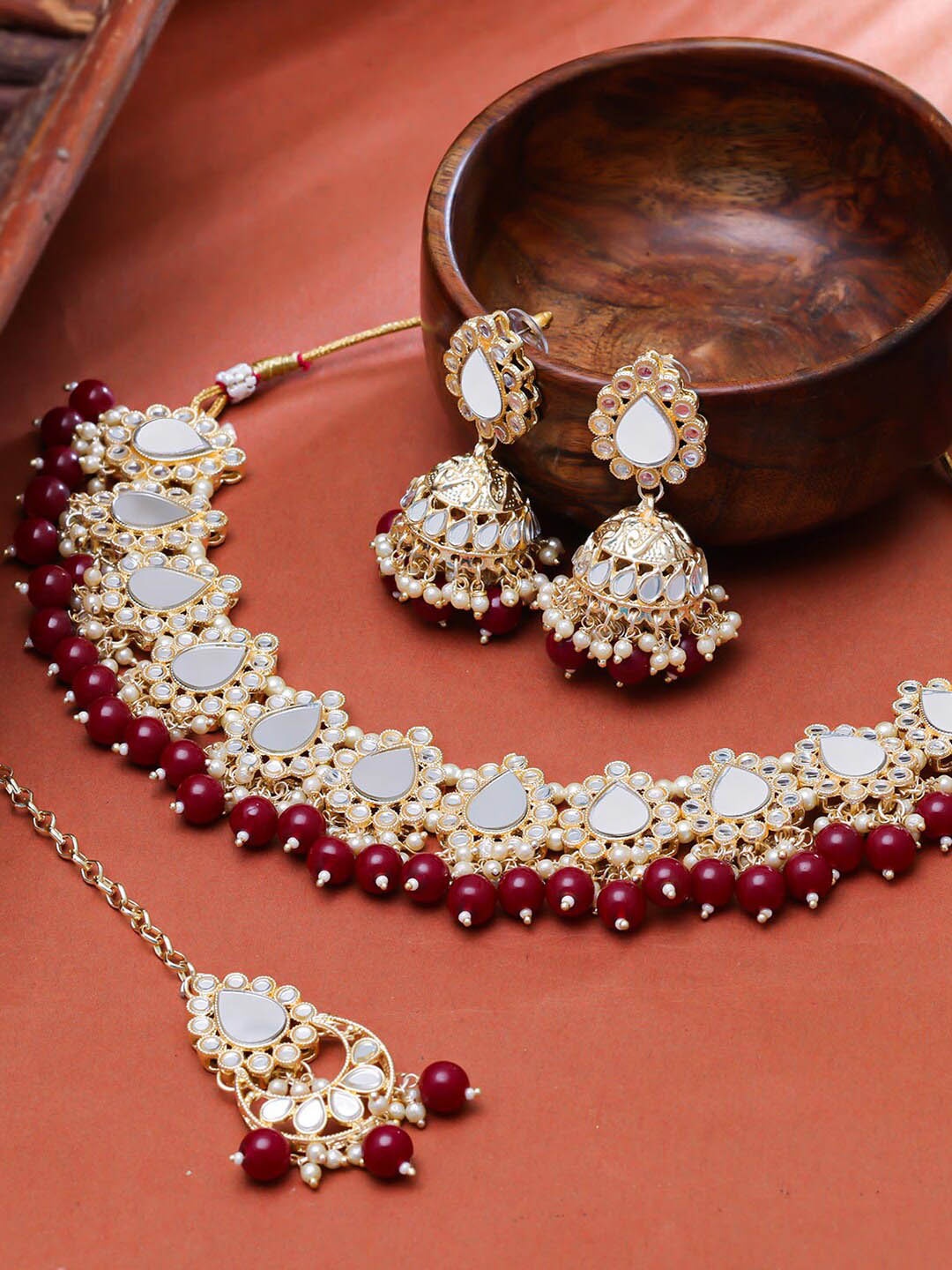 

Sukkhi Gold-Plated Stone-Studded & Beaded Jewellery Set