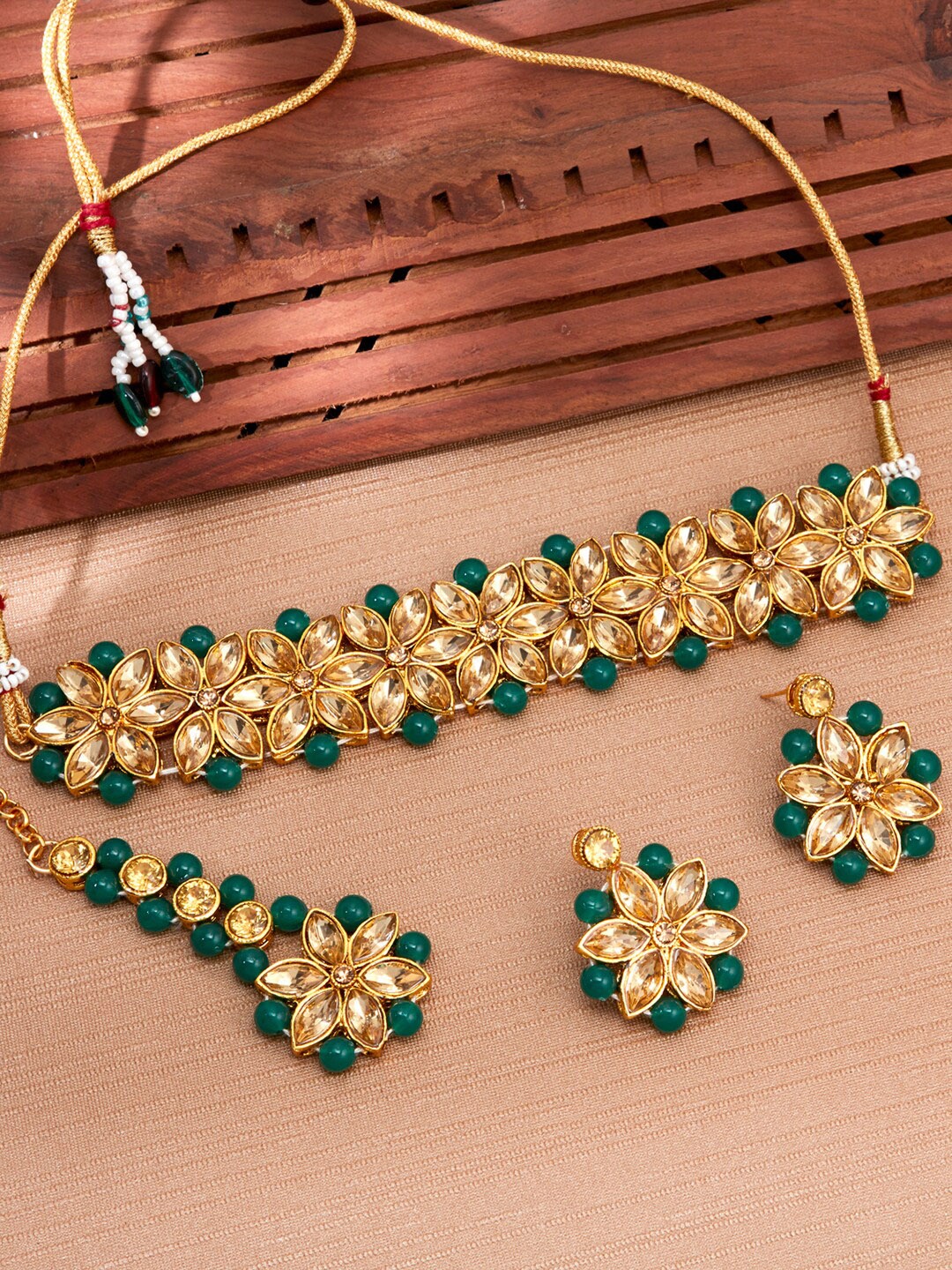 

Sukkhi Gold-Plated Pearl-Beaded Jewellery Set